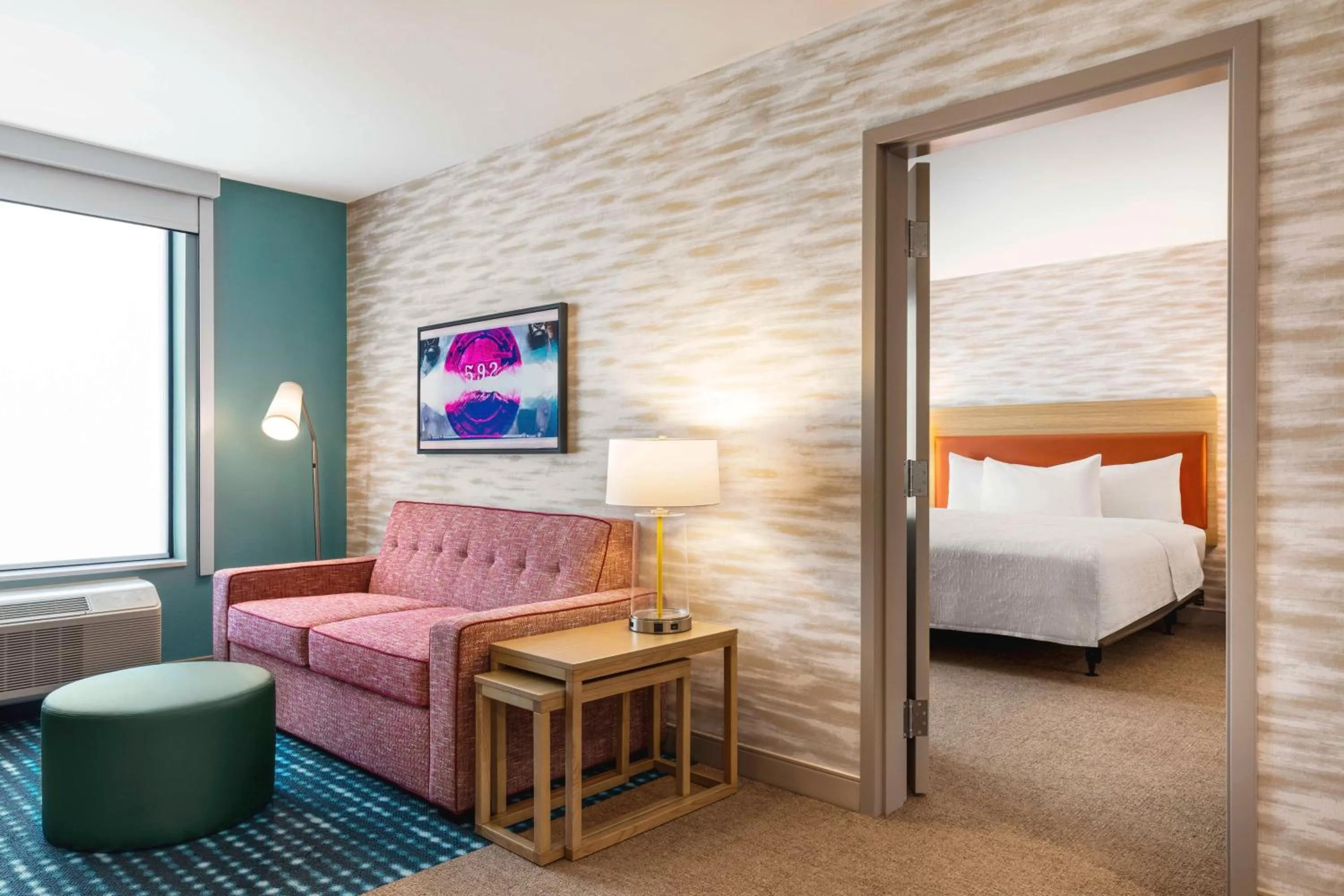 Living room, Bed in Home2 Suites By Hilton Milwaukee West