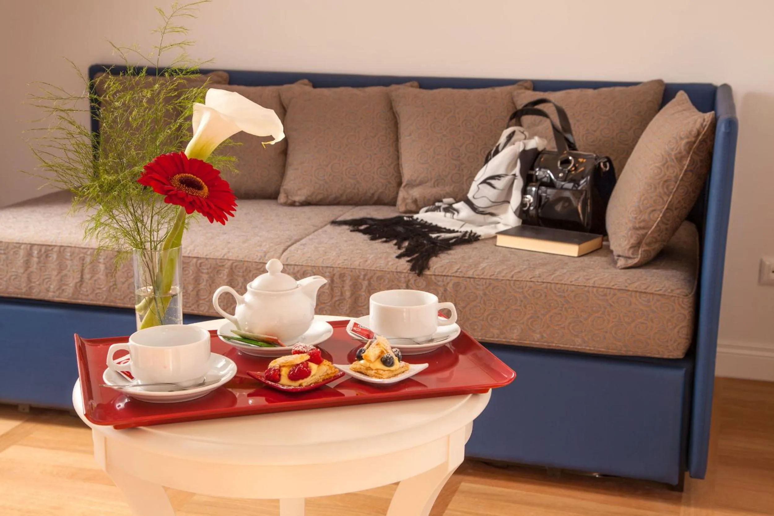 Living room in Floris Hotel