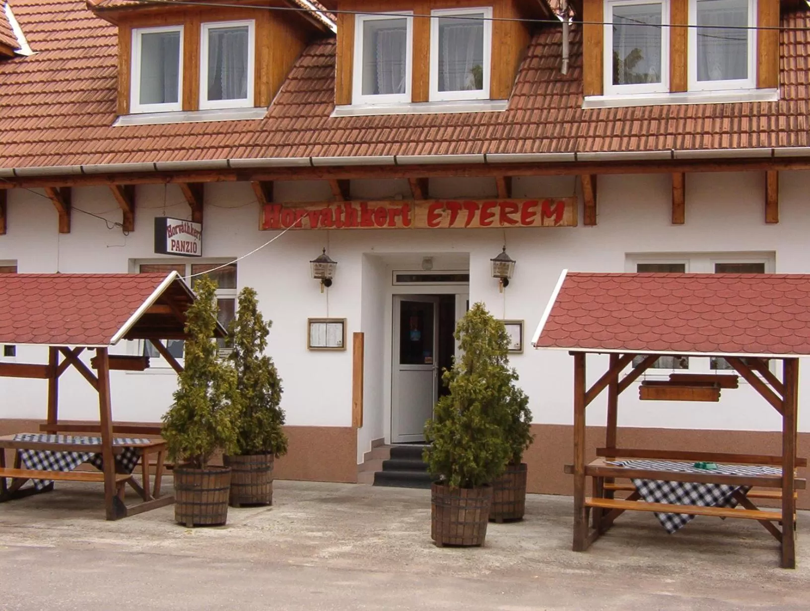 Facade/entrance, Property Building in Horváthkert Panzió és Étterem