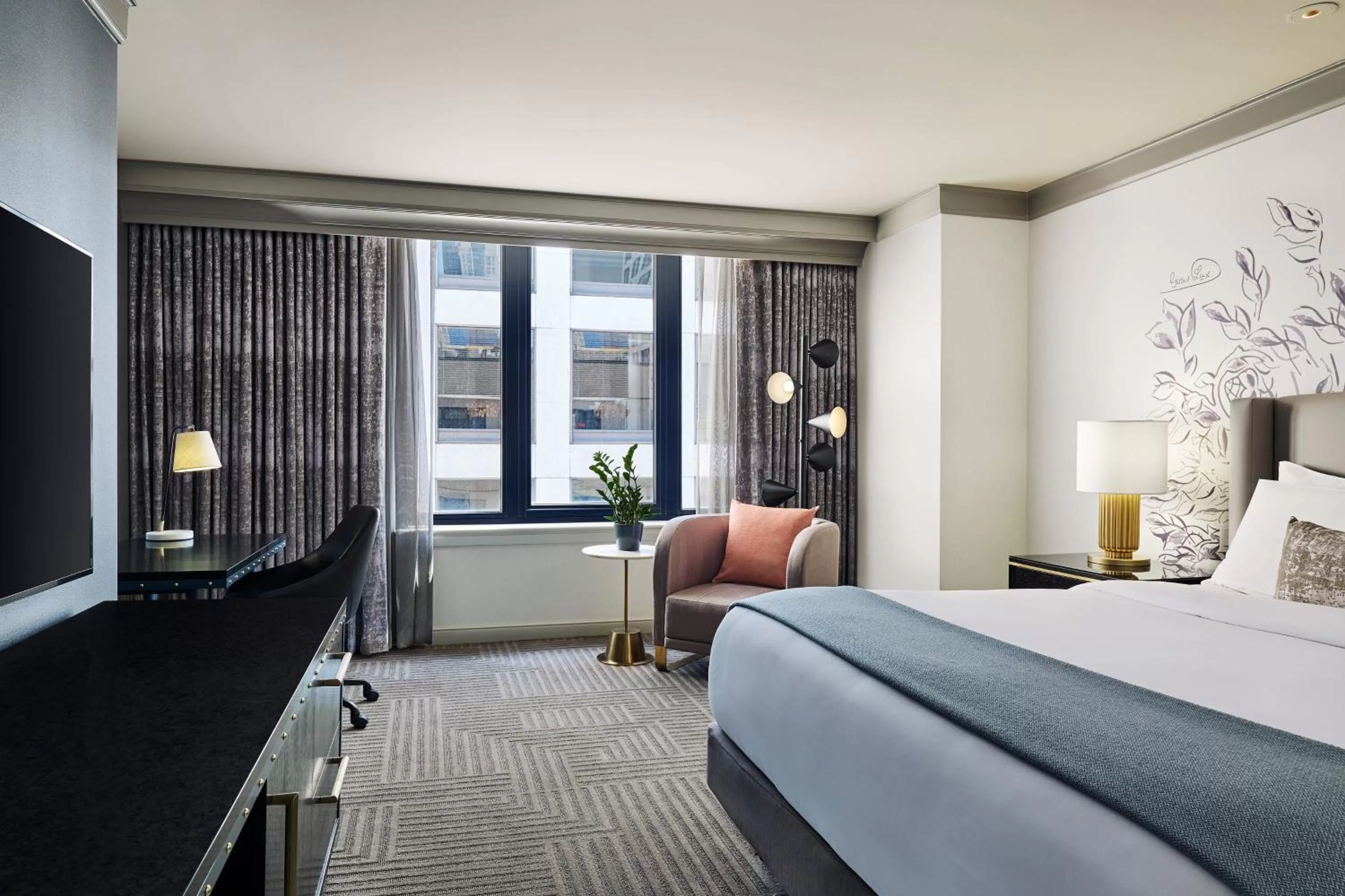 Photo of the whole room, Bed in The Gwen, a Luxury Collection Hotel, Michigan Avenue Chicago