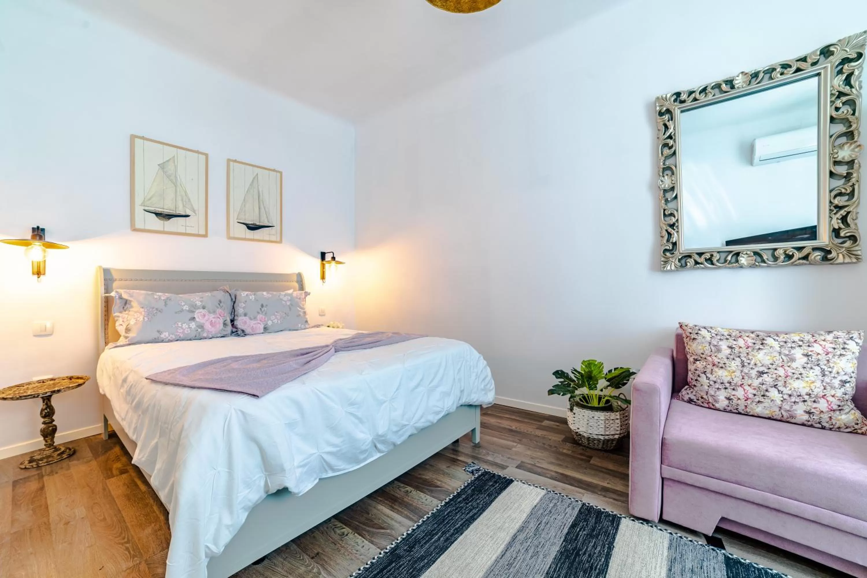 Bedroom, Bed in ALBERT RESIDENCE Brasov with complimentary parking and 10 percent Food and Drinks