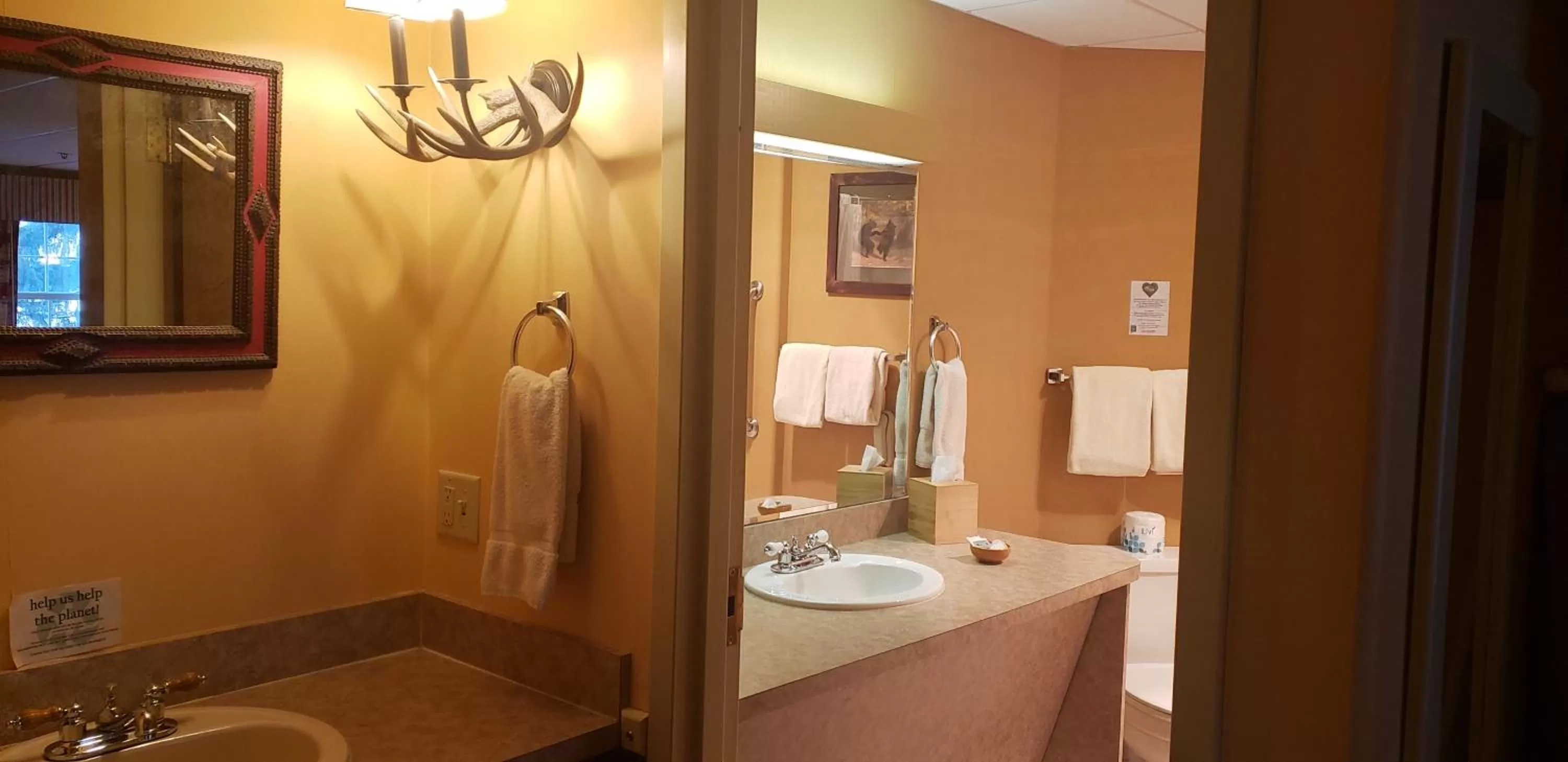 Toilet in The Common Man Inn, Spa & Lodge