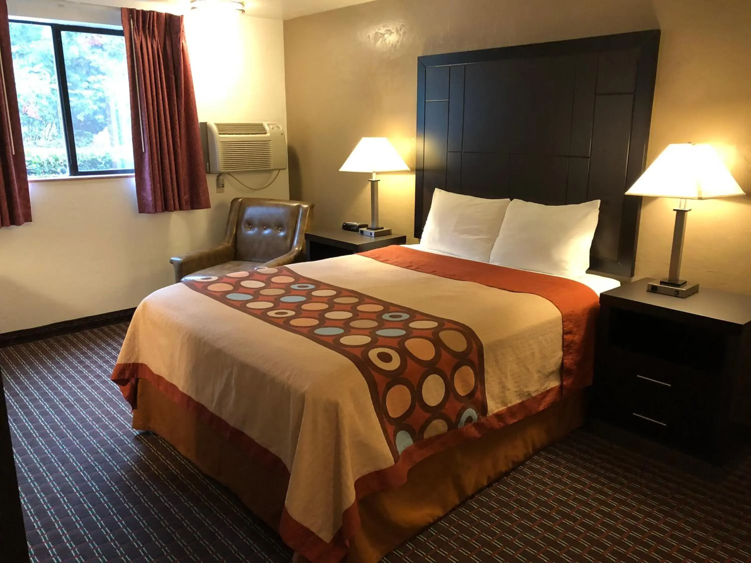 Queen Room - Mobility Access/Non-Smoking in Super 8 by Wyndham Lacey Olympia Area Queen Room - Mobility Access/Non-Smoking in Super 8 by Wyndham Lacey Olympia Area