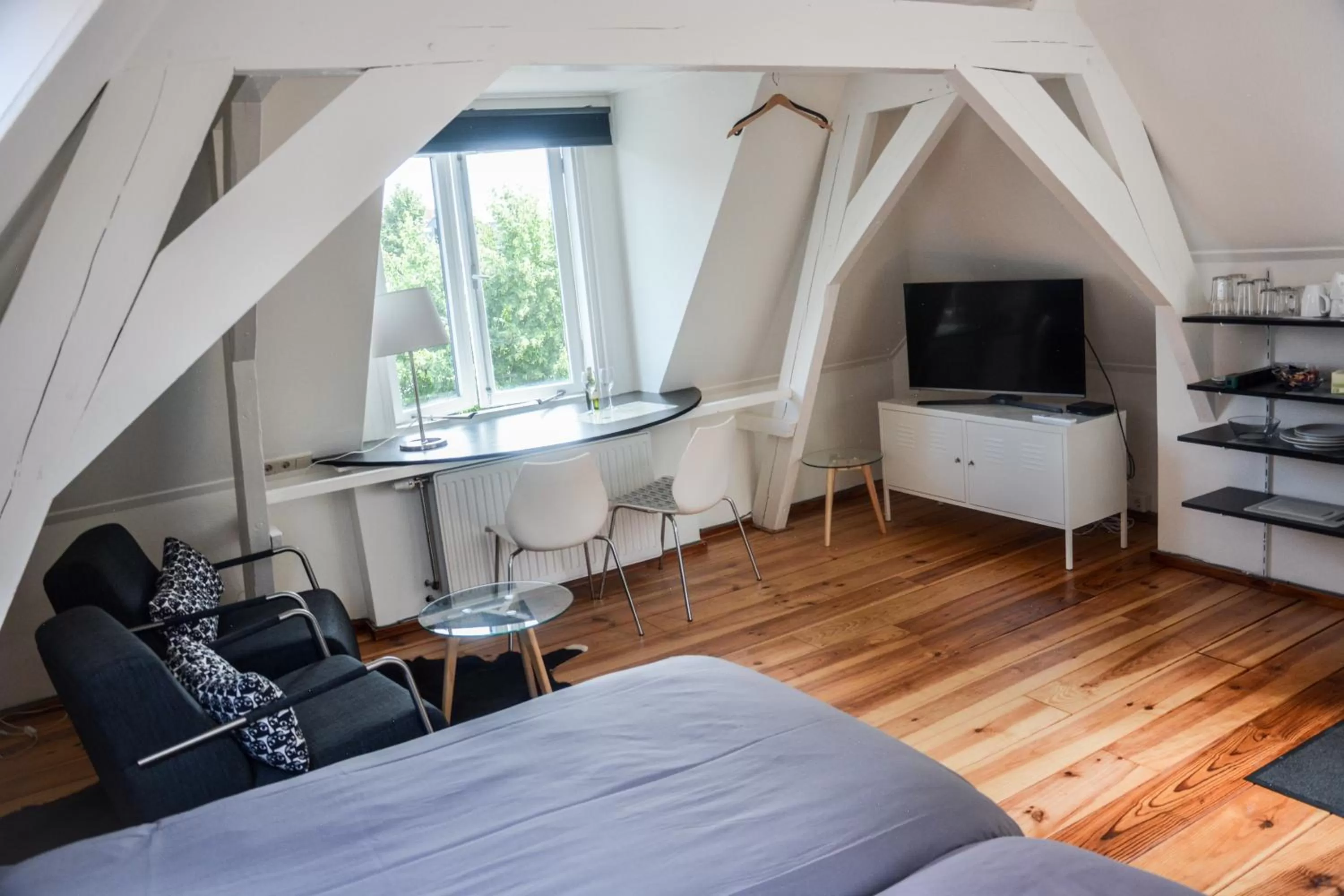 Seating area, Bed in Hotel de Vischpoorte, centrum Deventer en aan de IJssel