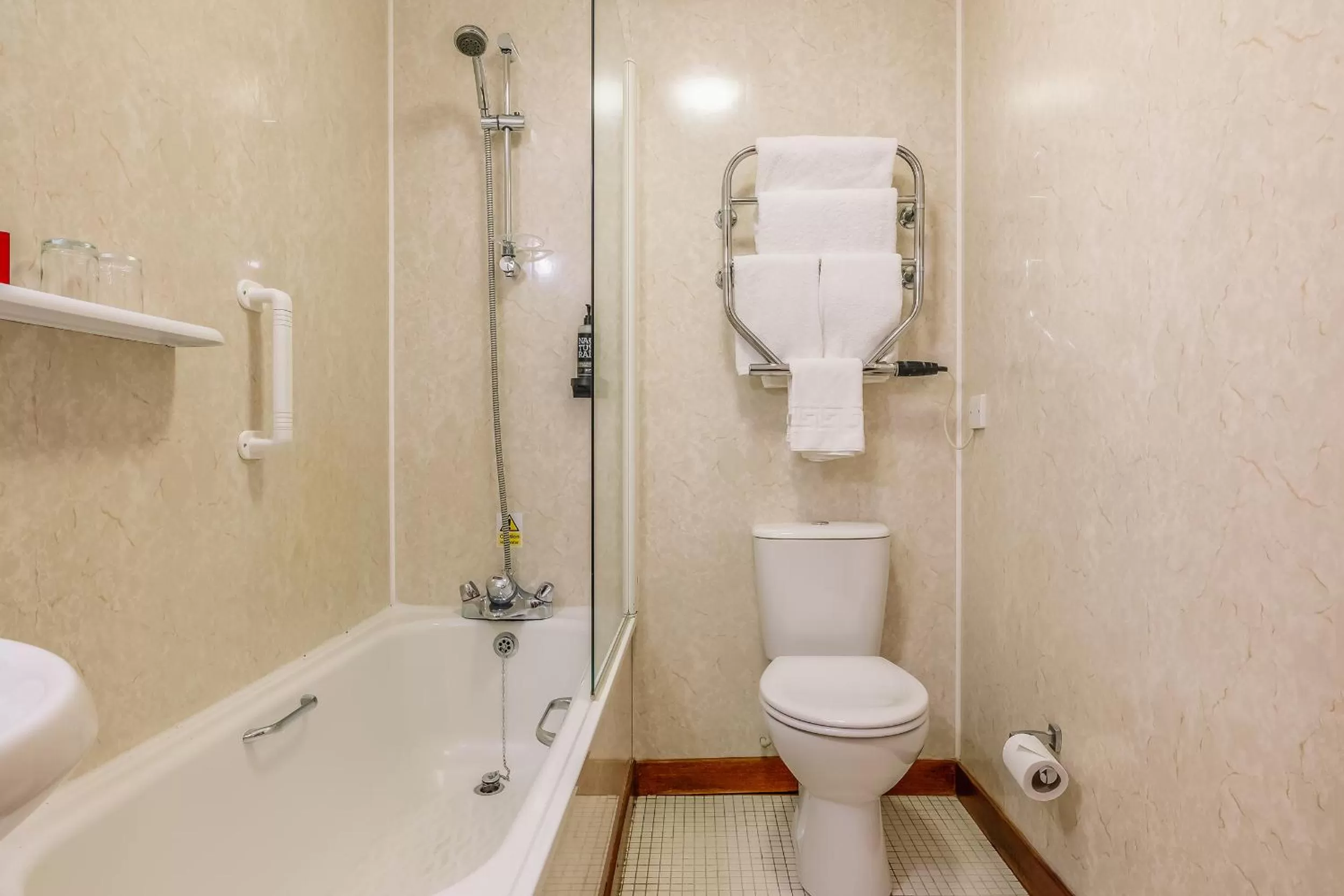 Bathroom in Muthu Alexandra Hotel