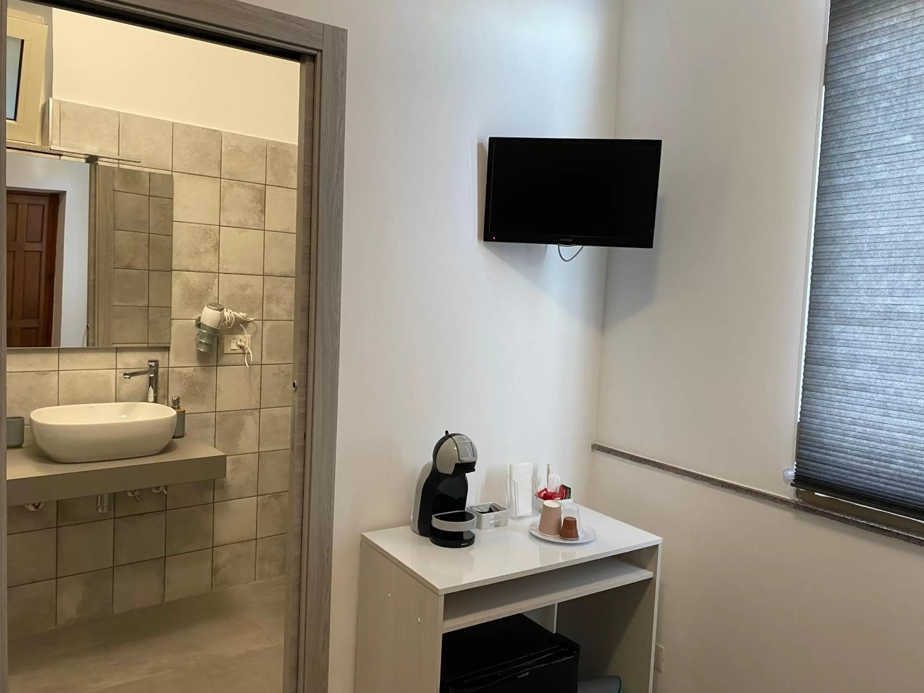 Single Room with Private Bathroom in B&B Il Tramonto Single Room with Private Bathroom in B&B Il Tramonto