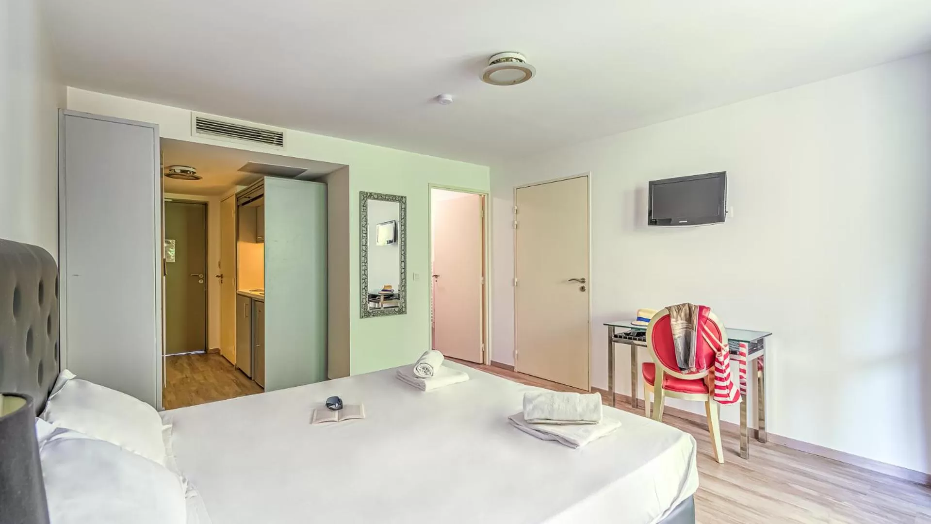 Photo of the whole room in Vacancéole - Résidence Adriana