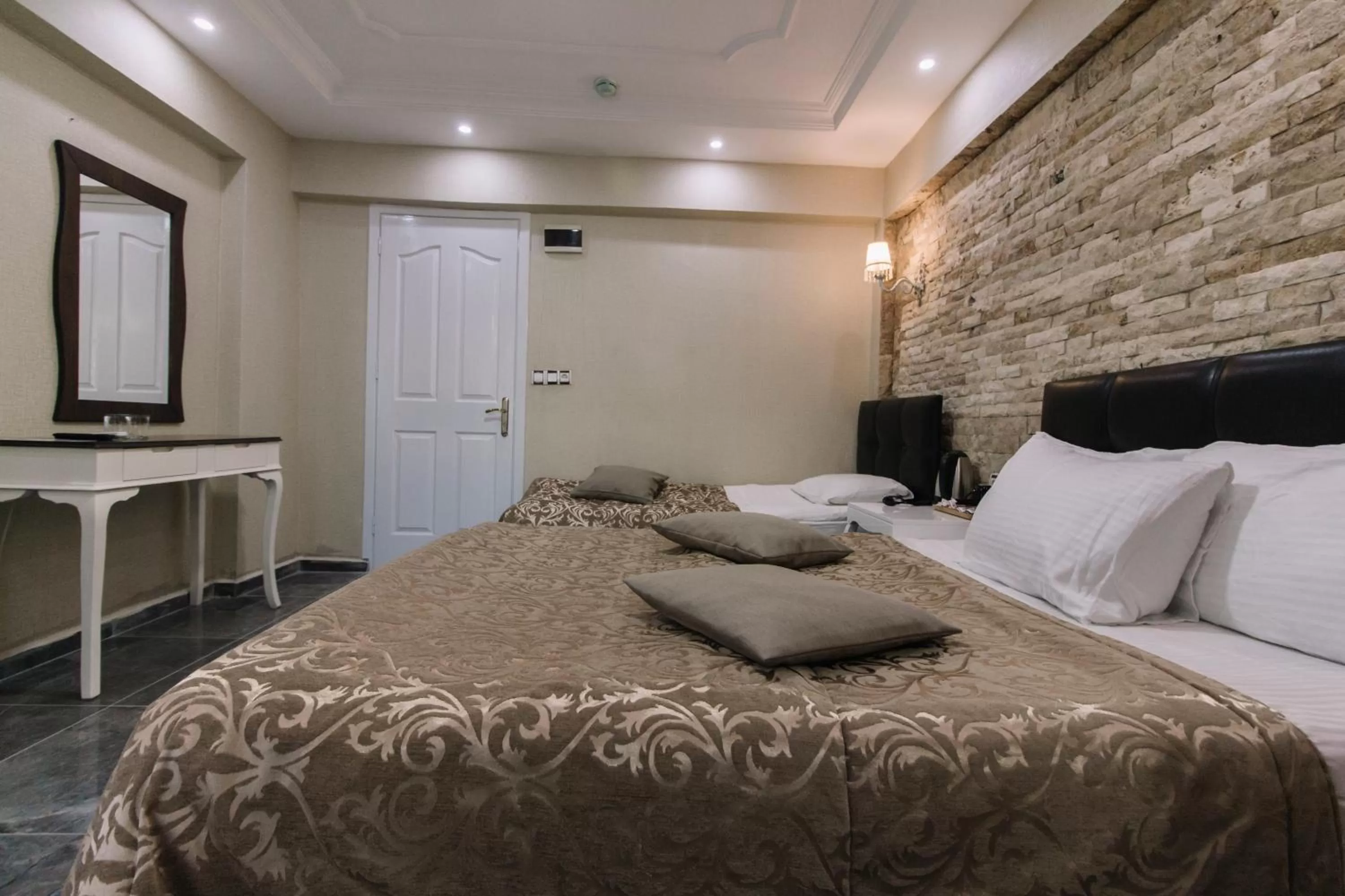 Bed in Melrose Pansiyon