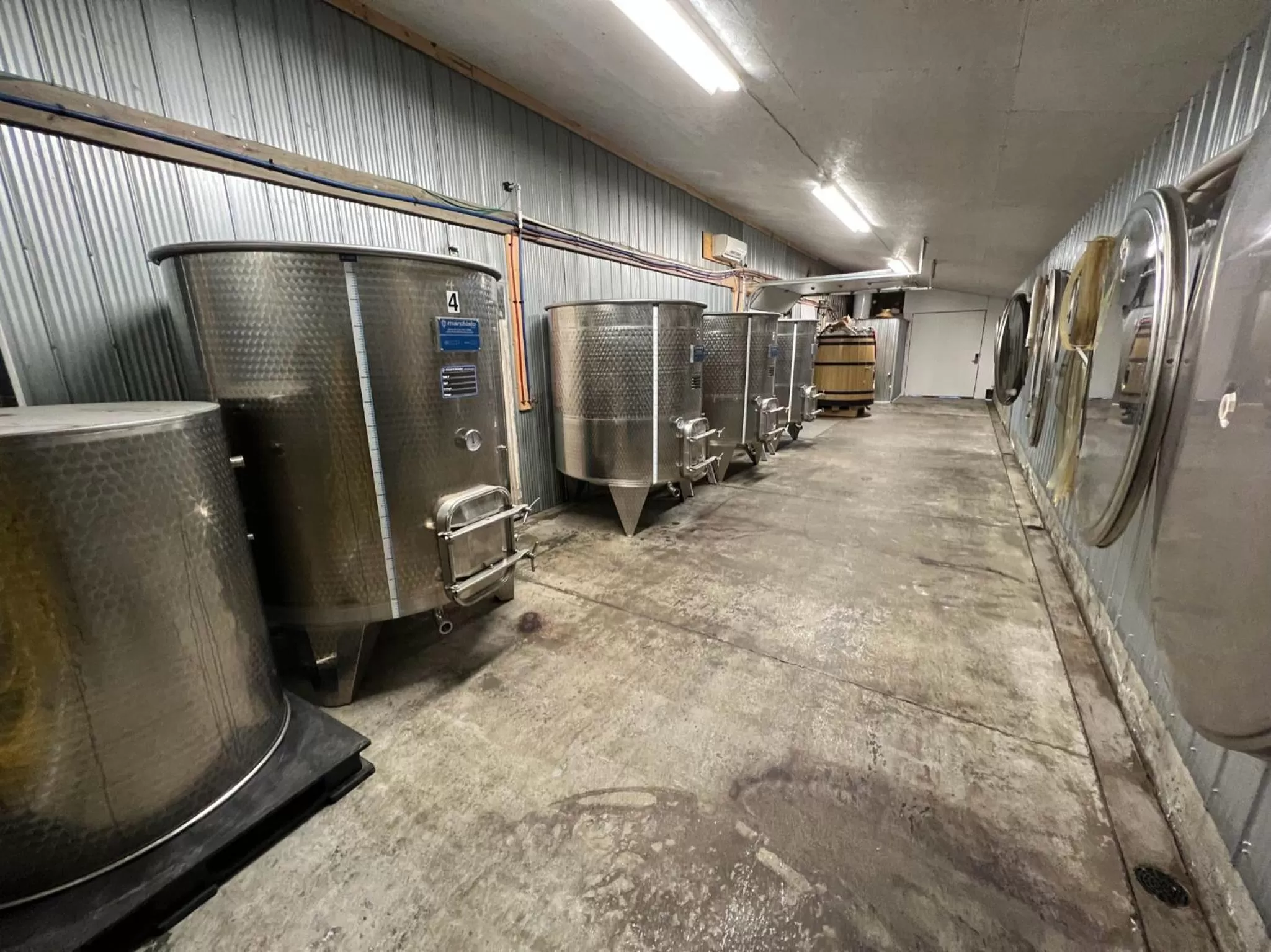 Alcoholic drinks in Similkameen Wild Resort & Winery Retreat