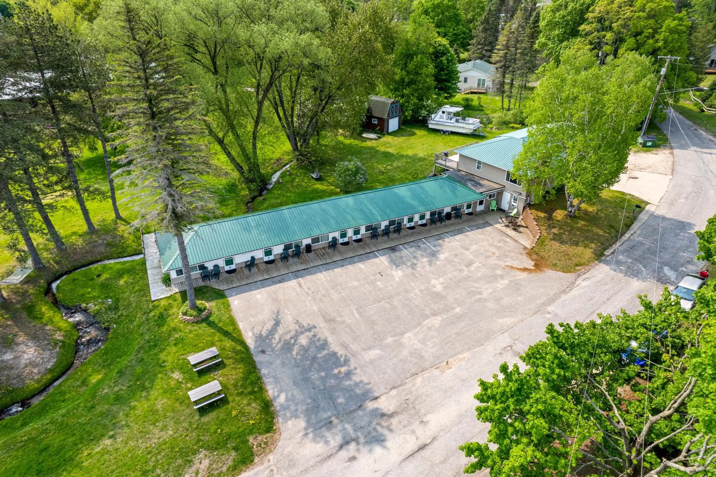 Bird's eye view, Bird's-eye View in South Arm Retreats