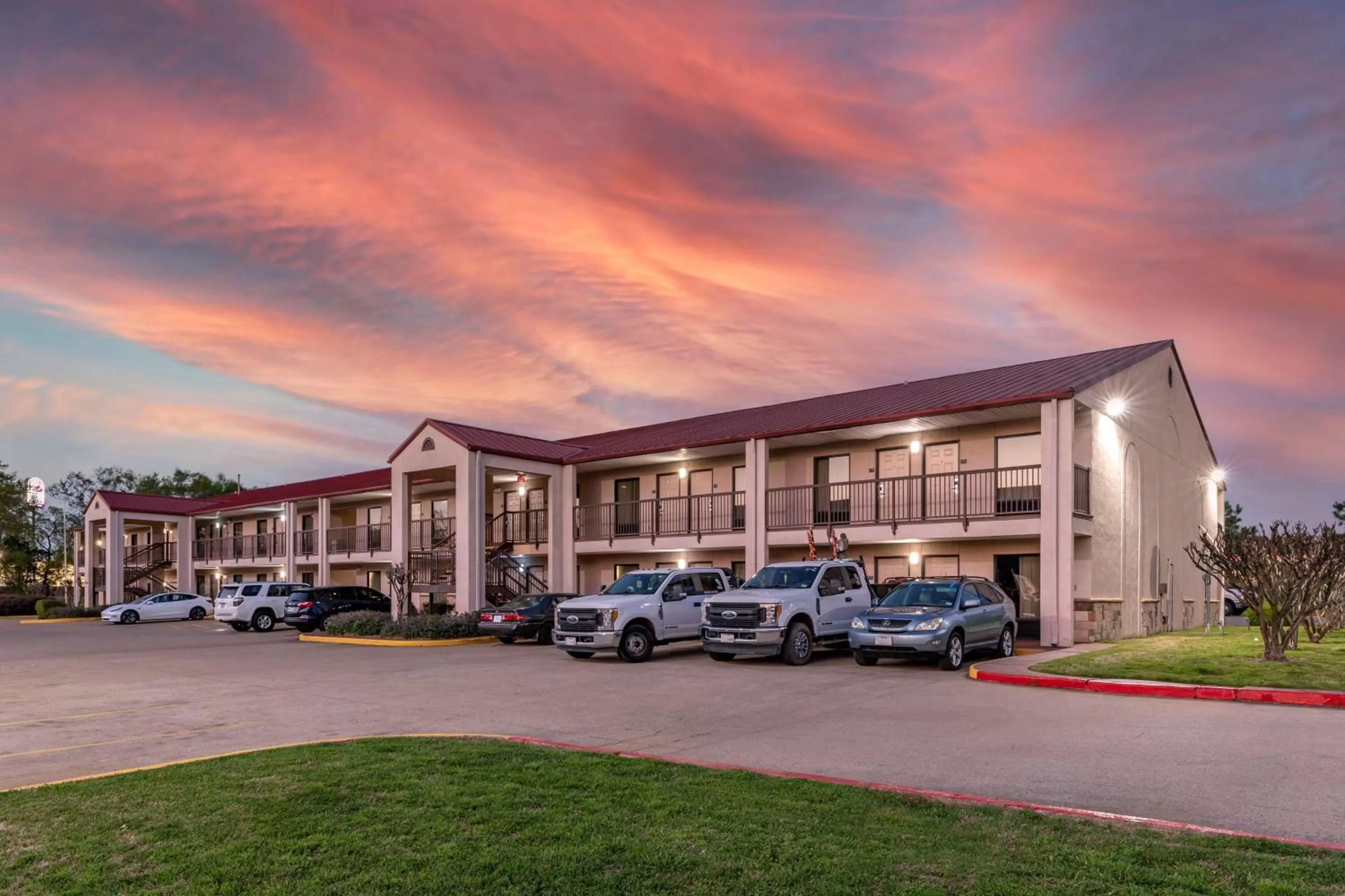 Property building in Best Western Lindale Inn