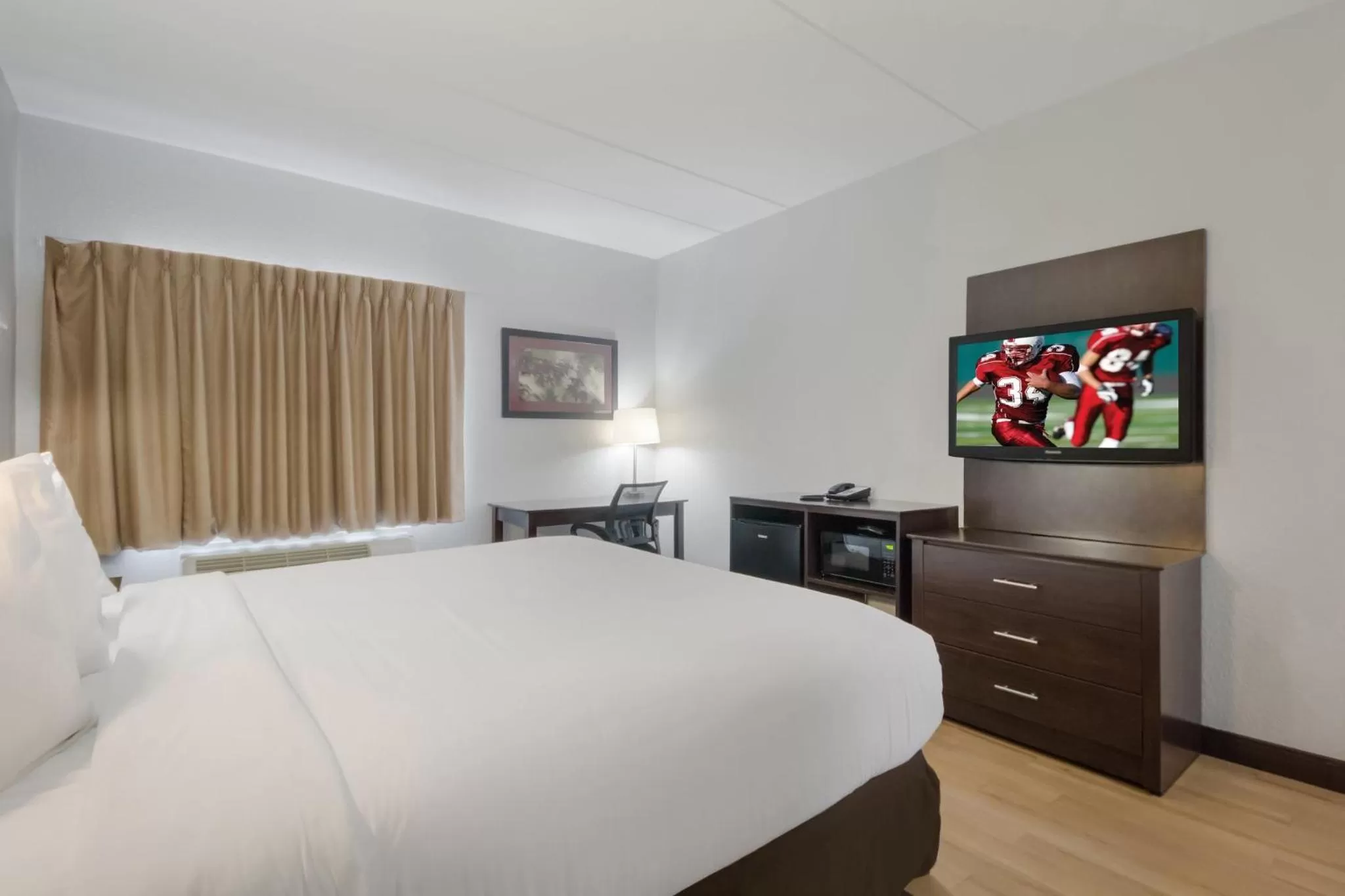 Photo of the whole room, Bed in Red Roof Inn San Antonio - Seaworld Northwest