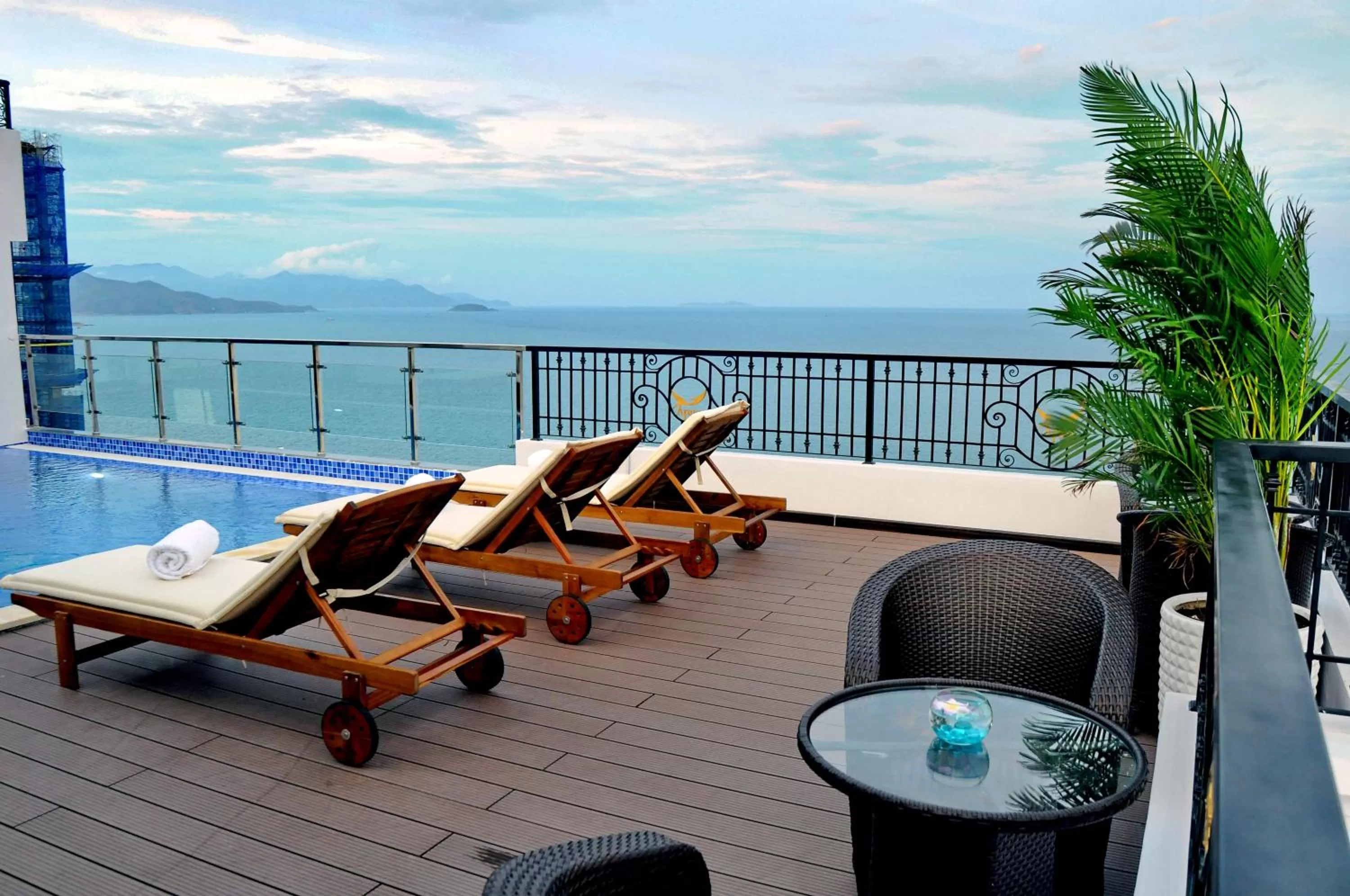 Swimming pool in Apus Hotel