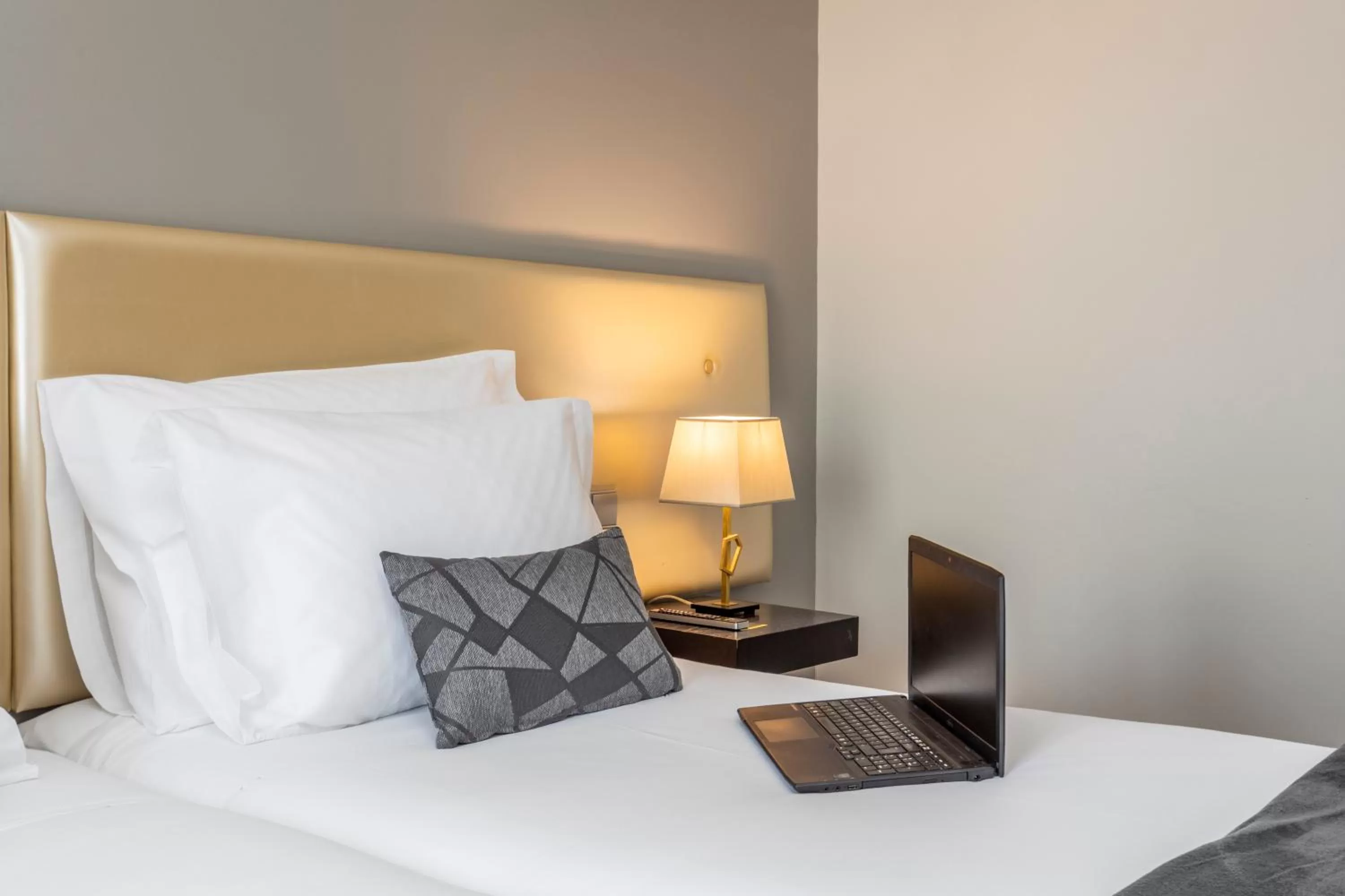 Bedroom, Bed in Czar Lisbon Hotel