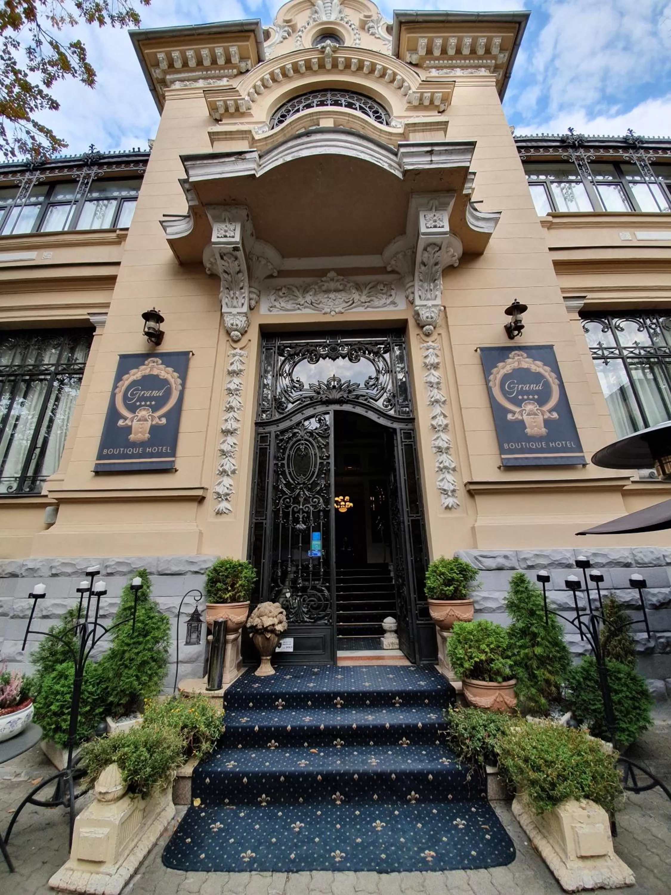 Grand Boutique Hotel