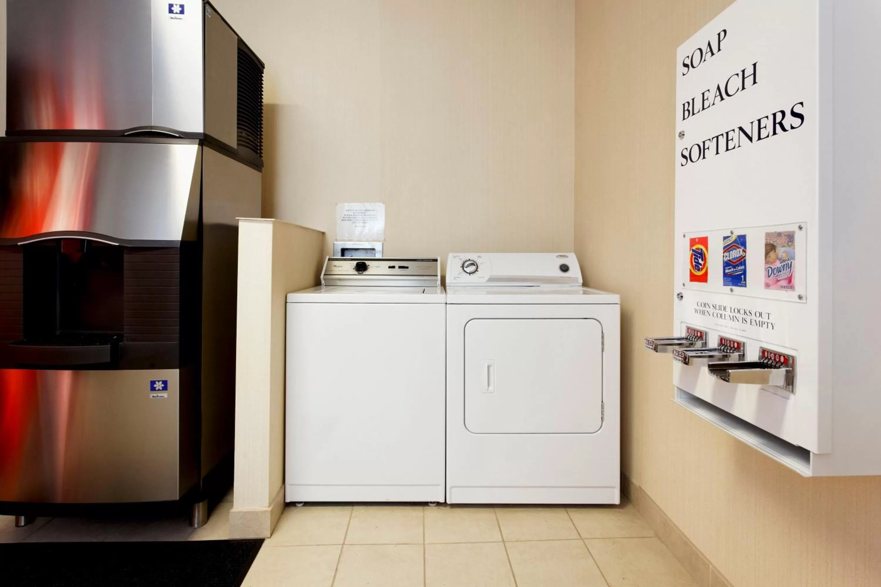 Lobby or reception, Kitchen/Kitchenette in Holiday Inn Express Hotel & Suites Burleson - Fort Worth, an IHG Hotel