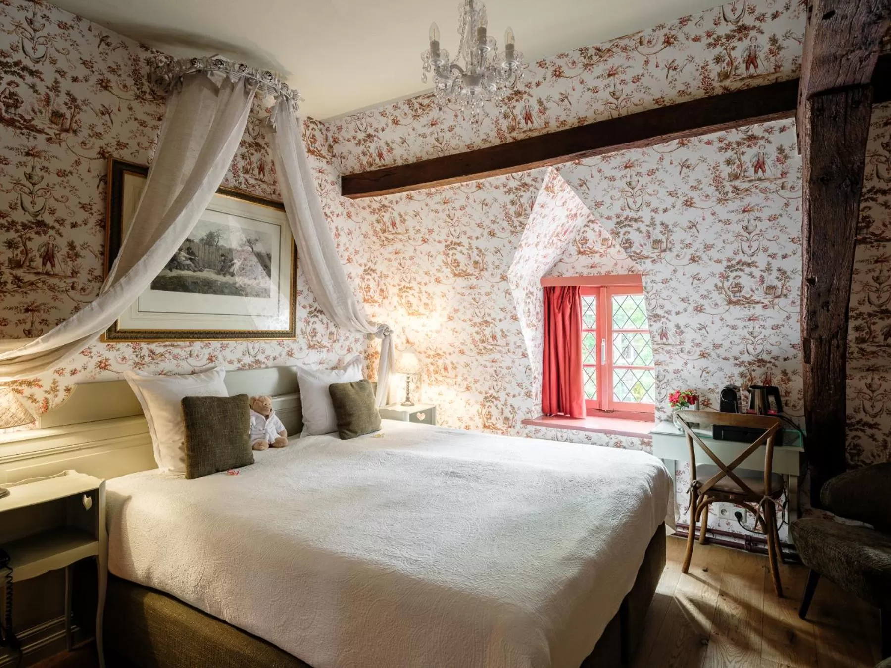 Bed in Canal View Hotel Ter Brughe by CW Hotel Collection