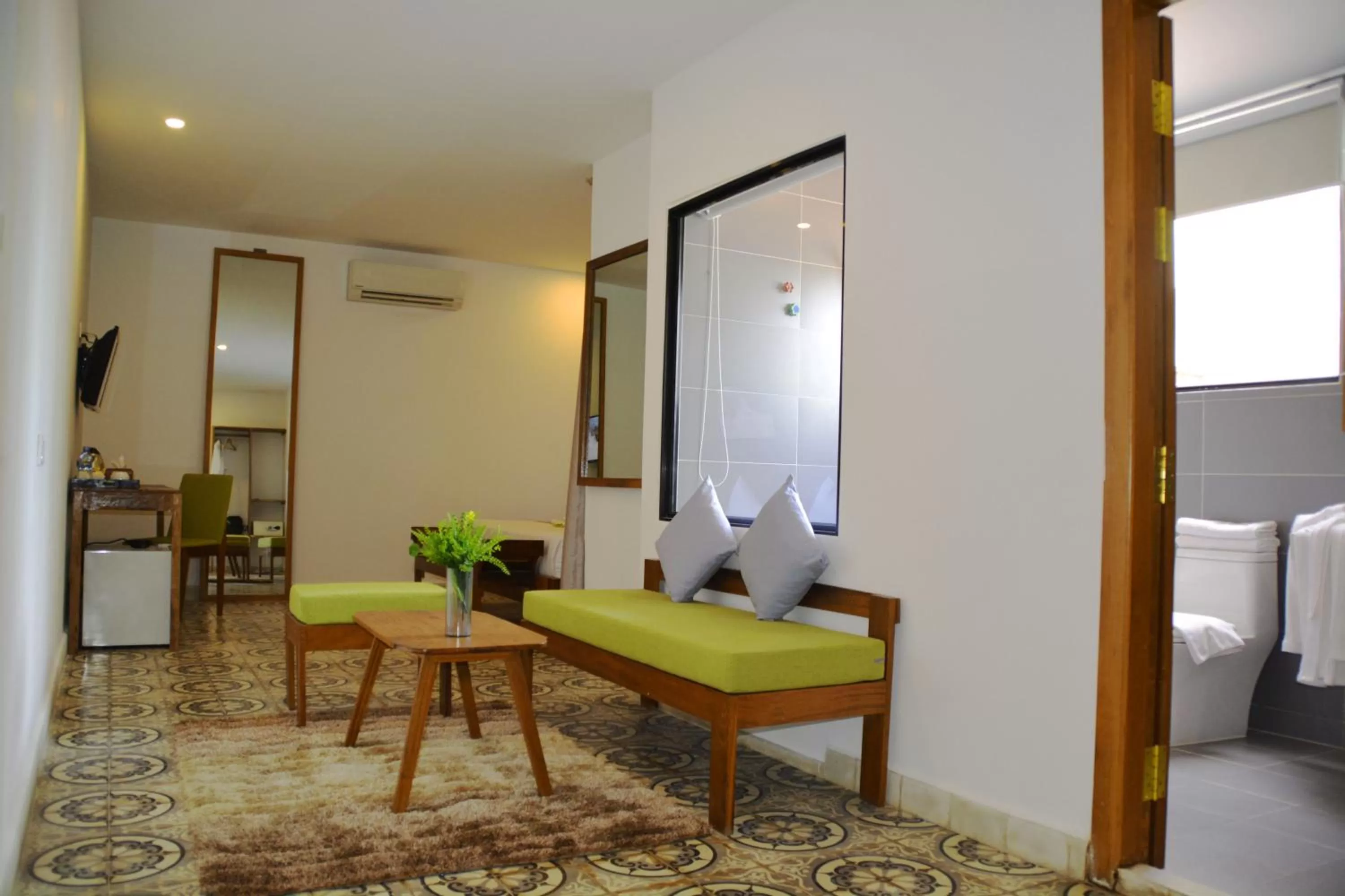 Living room, Bed in Home Chic Hotel