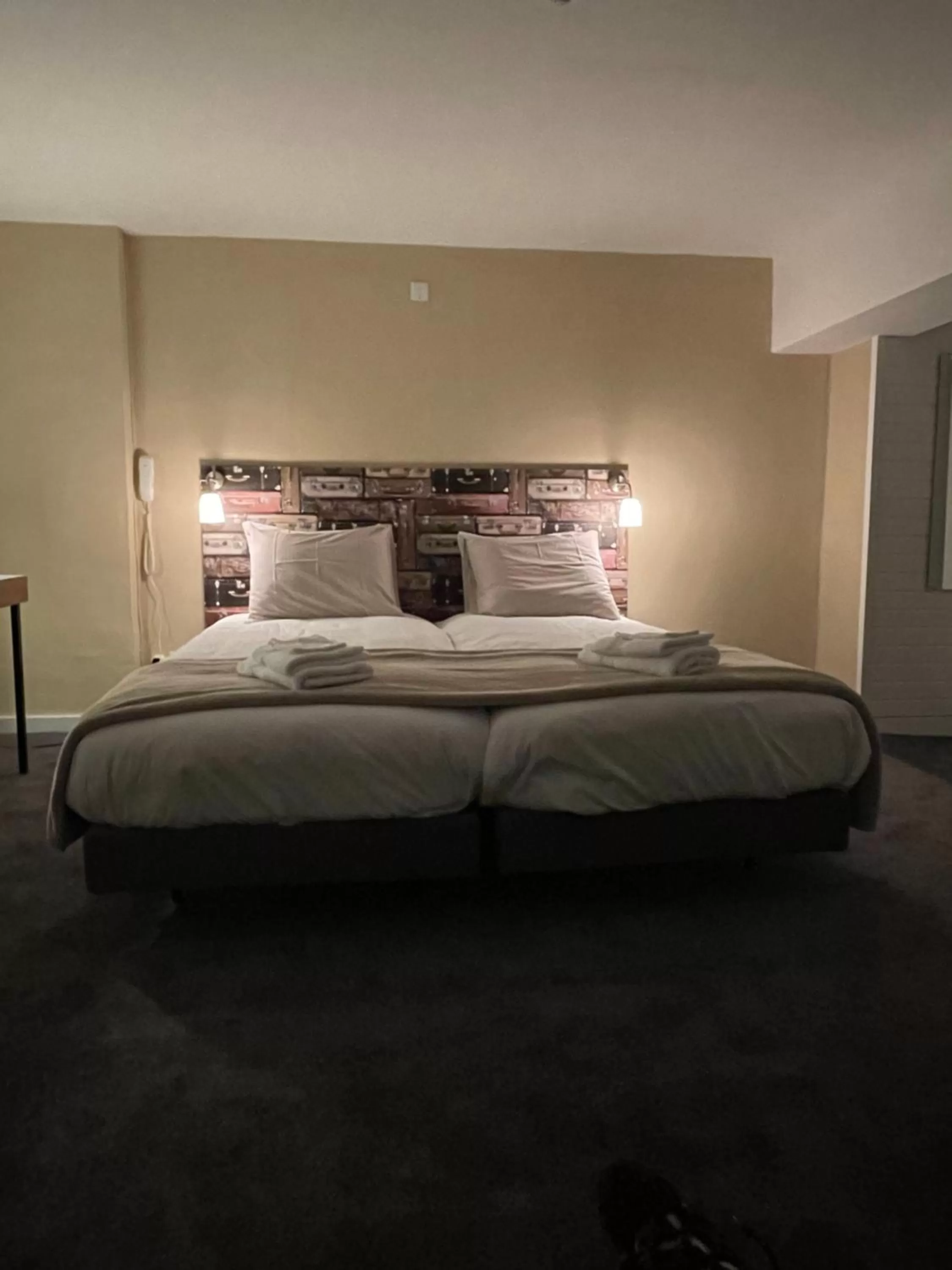 Bedroom, Bed in In den Roden Leeuw van Limburg