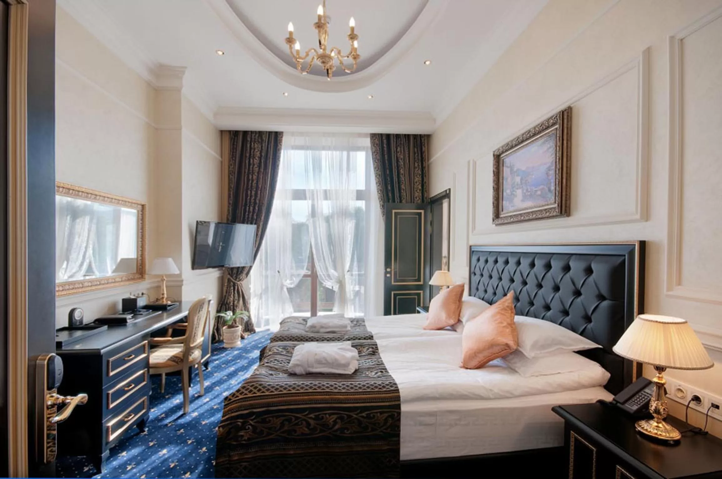 Photo of the whole room, Bed in Villa Le Premier - Maestro