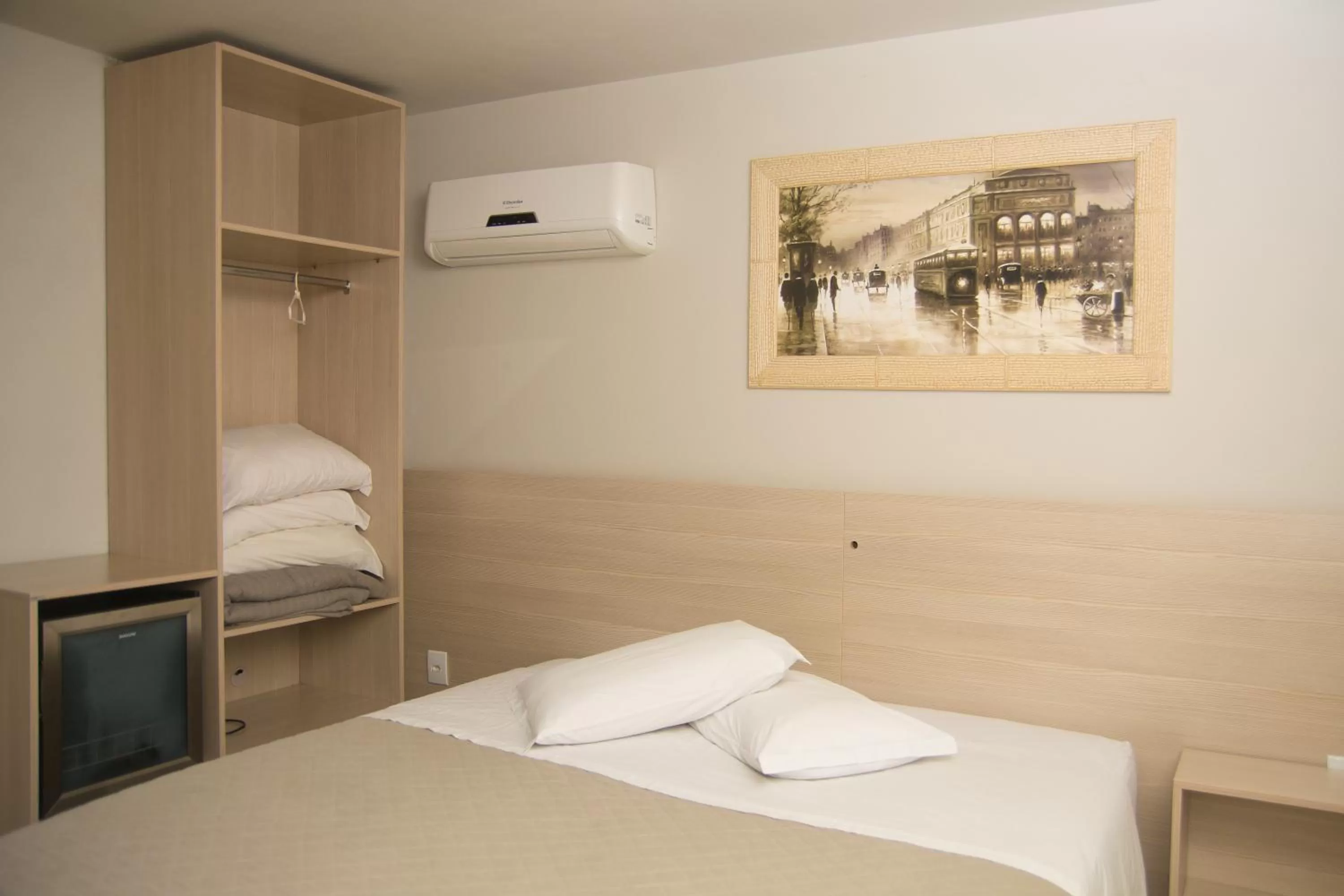 Property building, Bed in Hotel Guerra - Pousada Montebelo