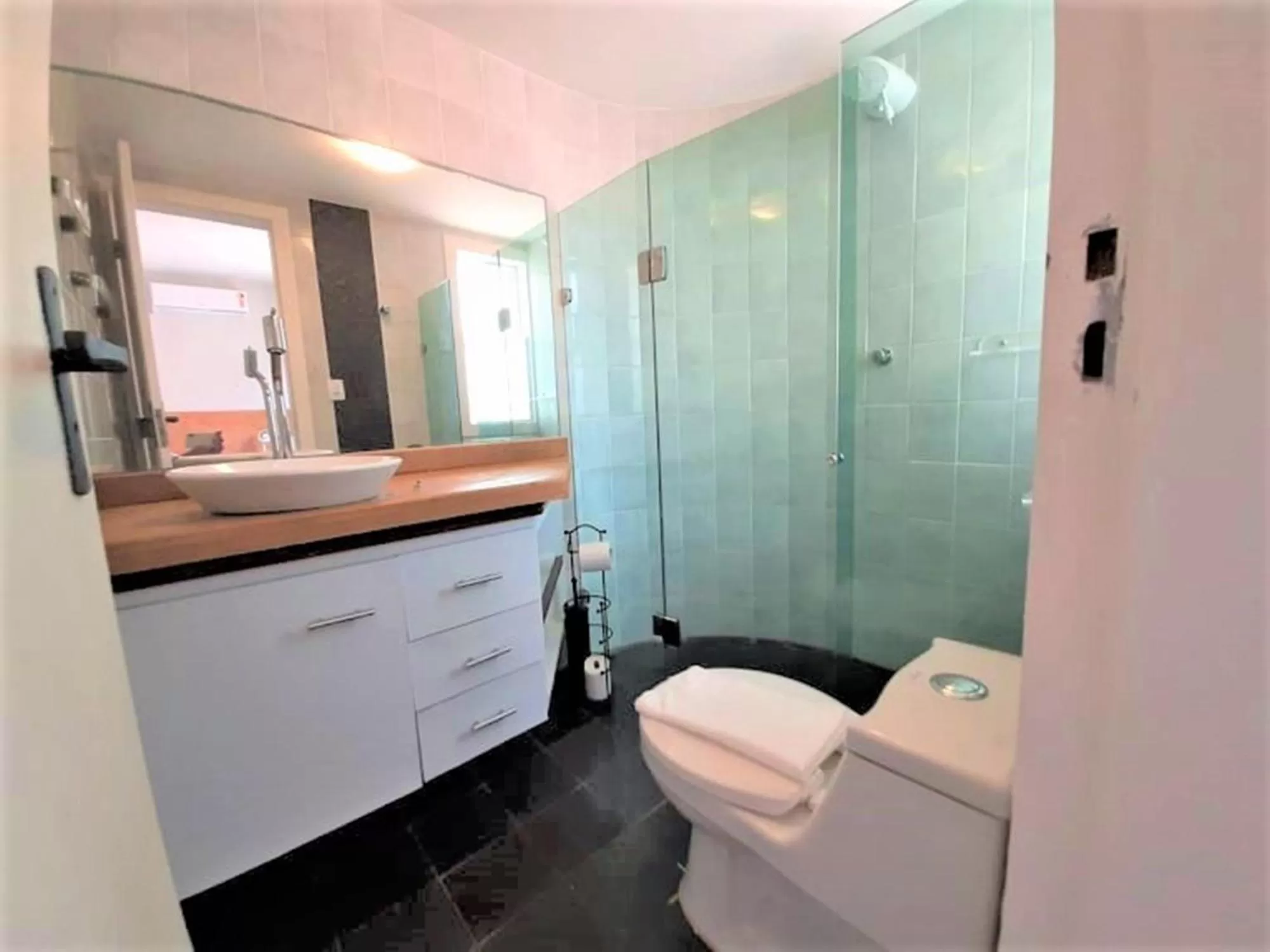 Shower, Bathroom in Innsenso B&B