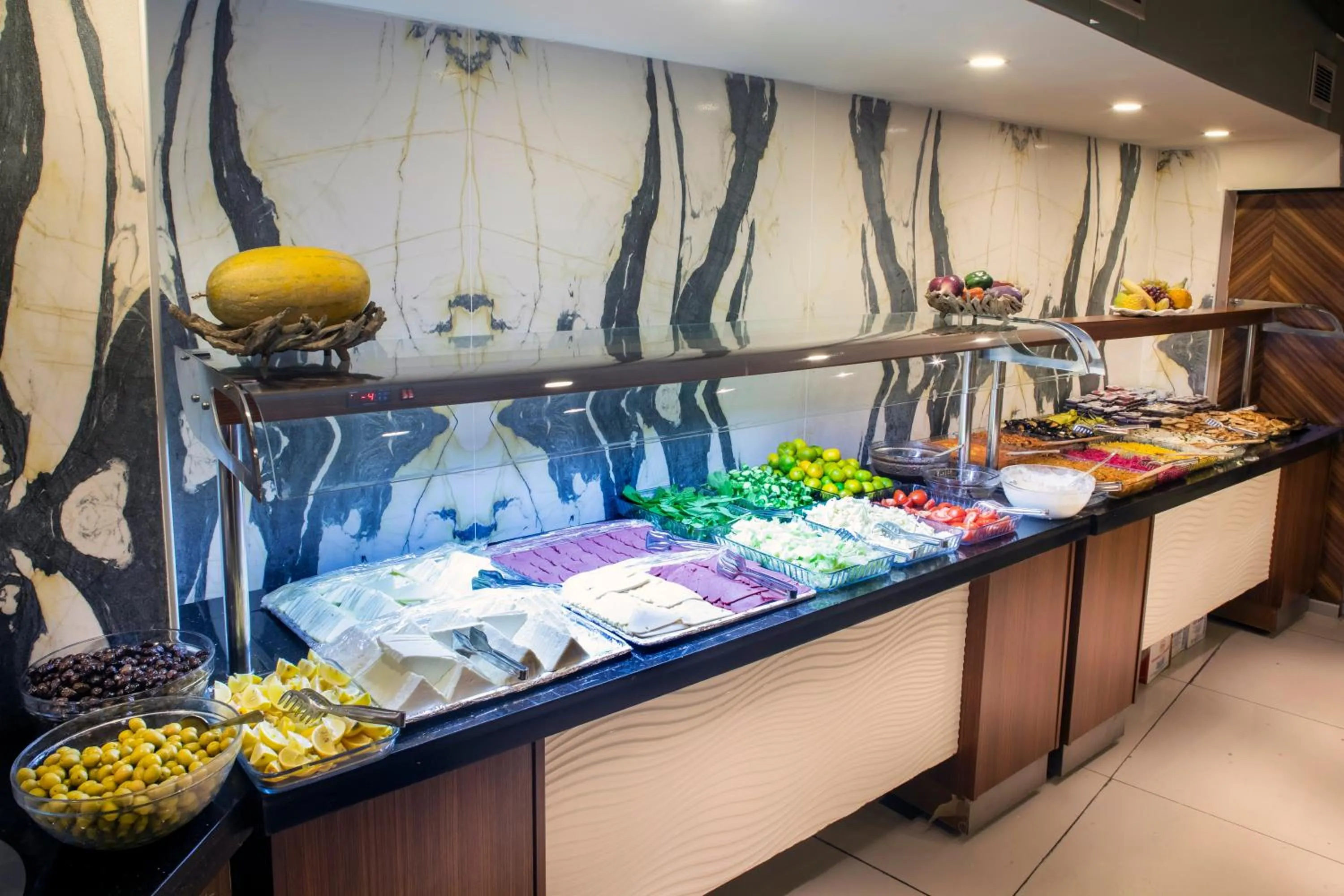 Restaurant/places to eat in Martinenz Hotel