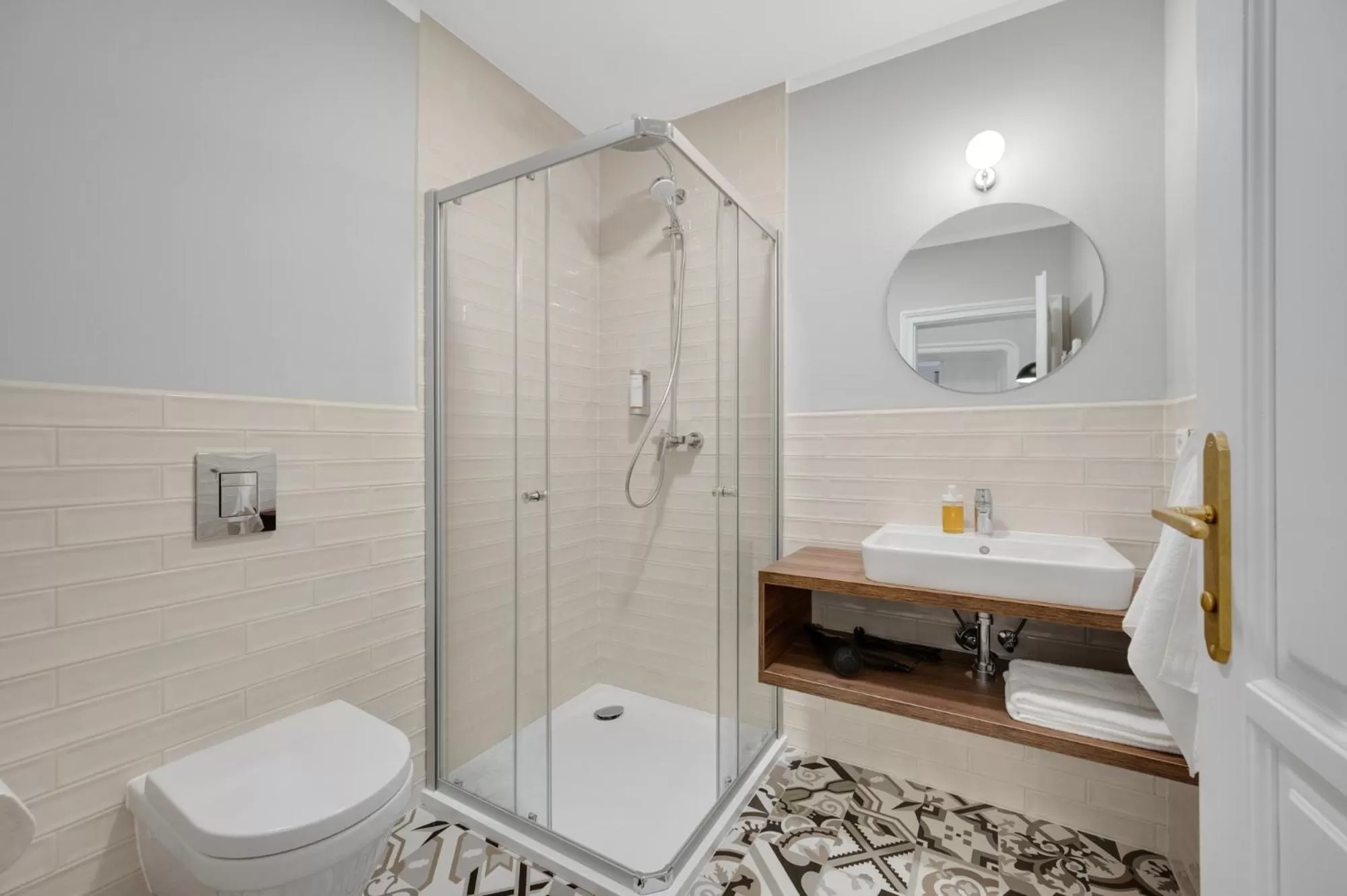 Shower in Palace Apartments