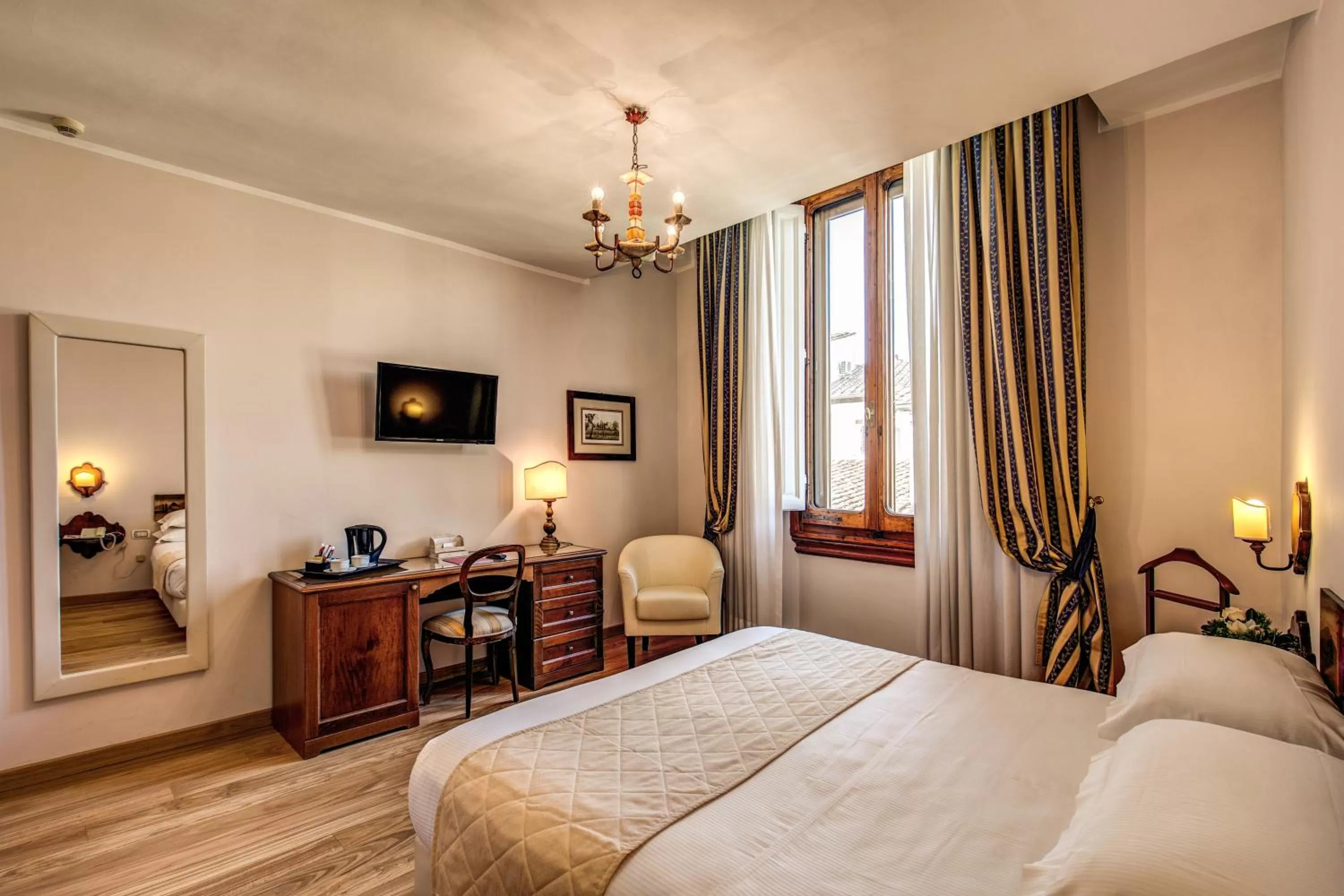 Photo of the whole room, Bed in Hotel Croce Di Malta