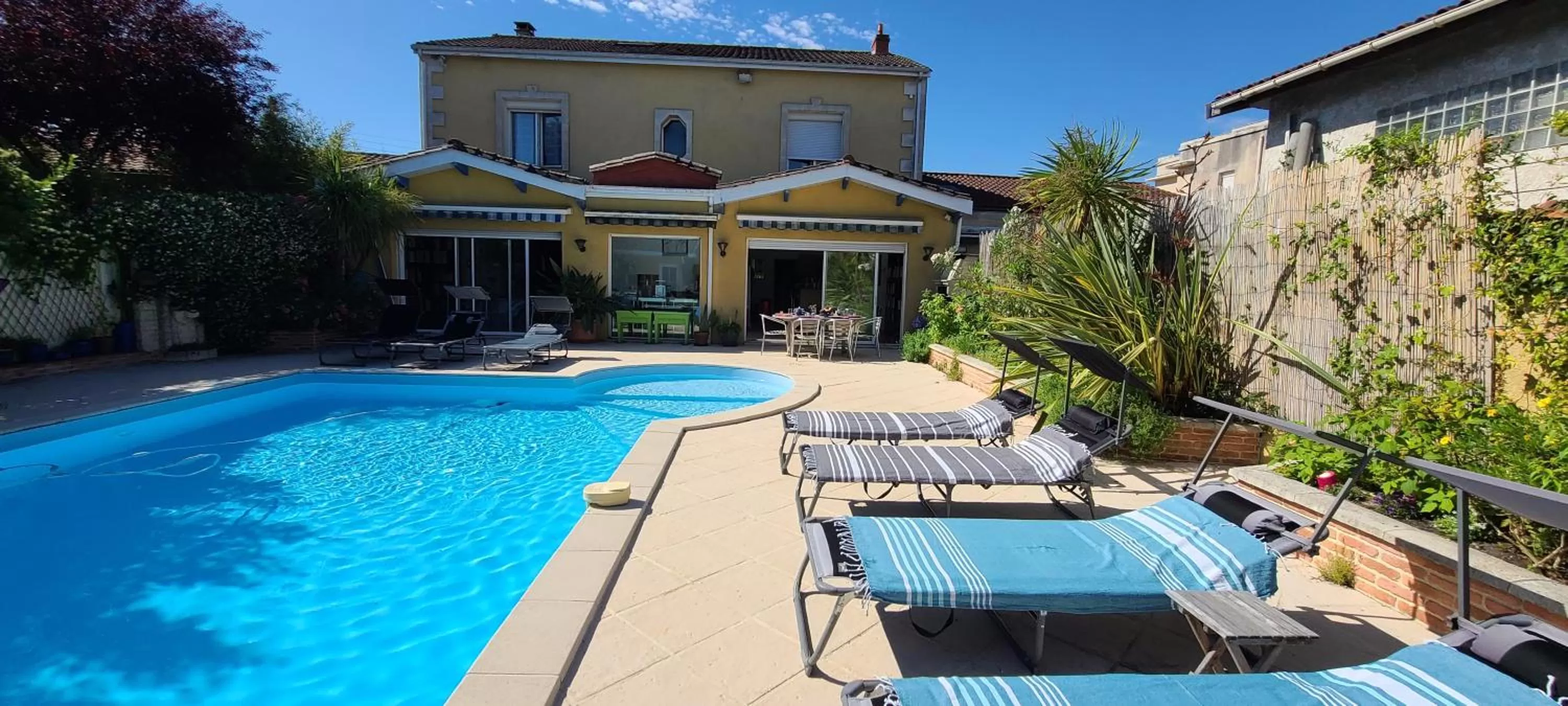 Day, Swimming Pool in Bienvenue chez Lilaroma