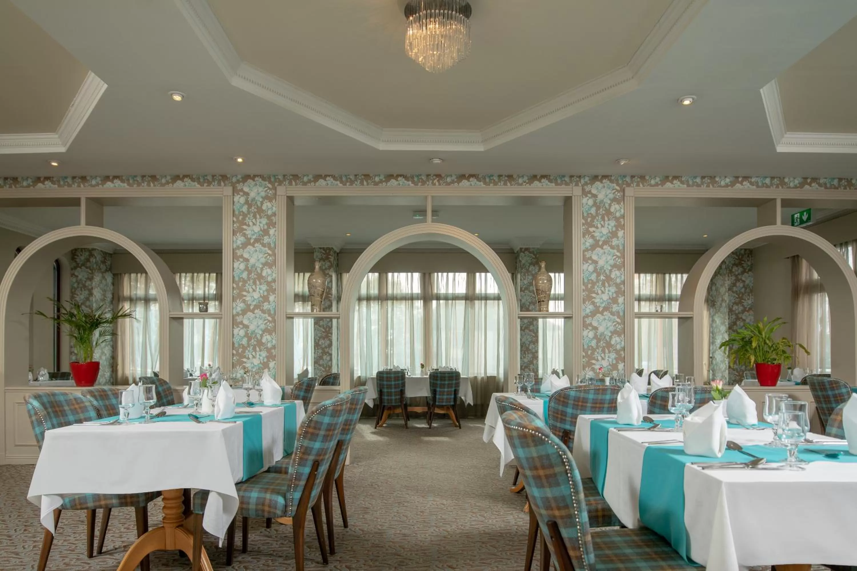 Restaurant/places to eat in Flannery's Hotel