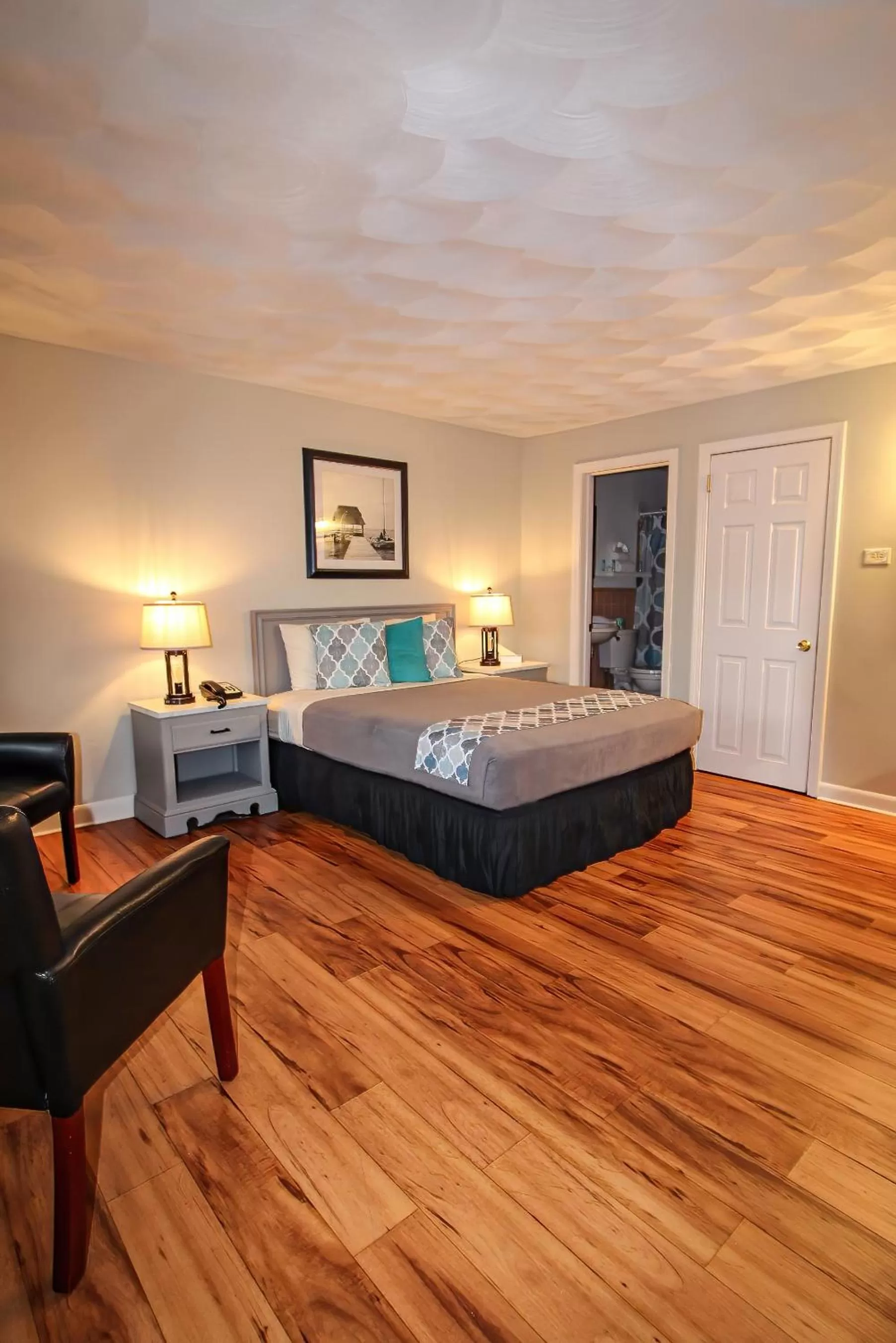 Bed in Colonial Inn Seekonk