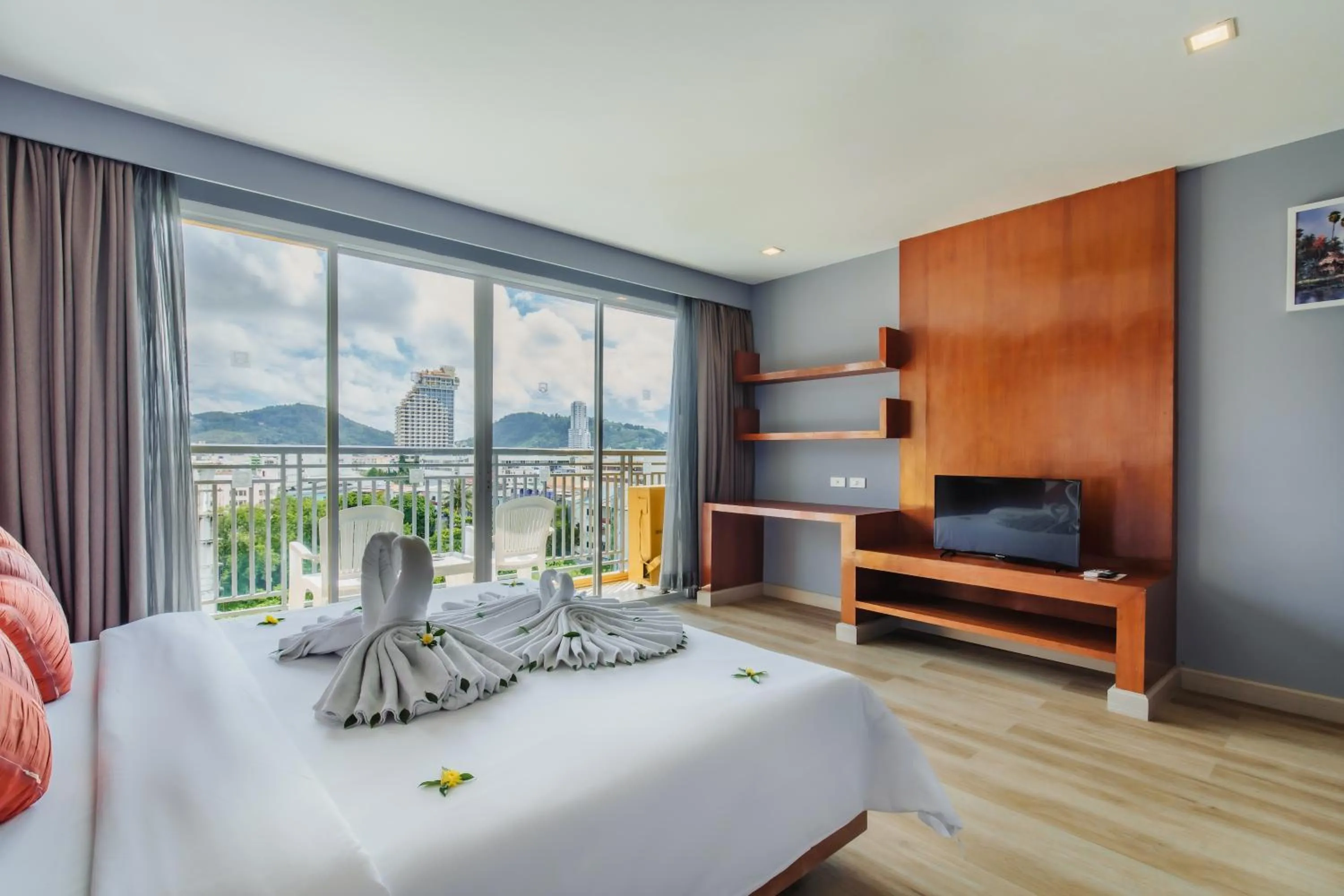 Bed in Elite Suites Patong