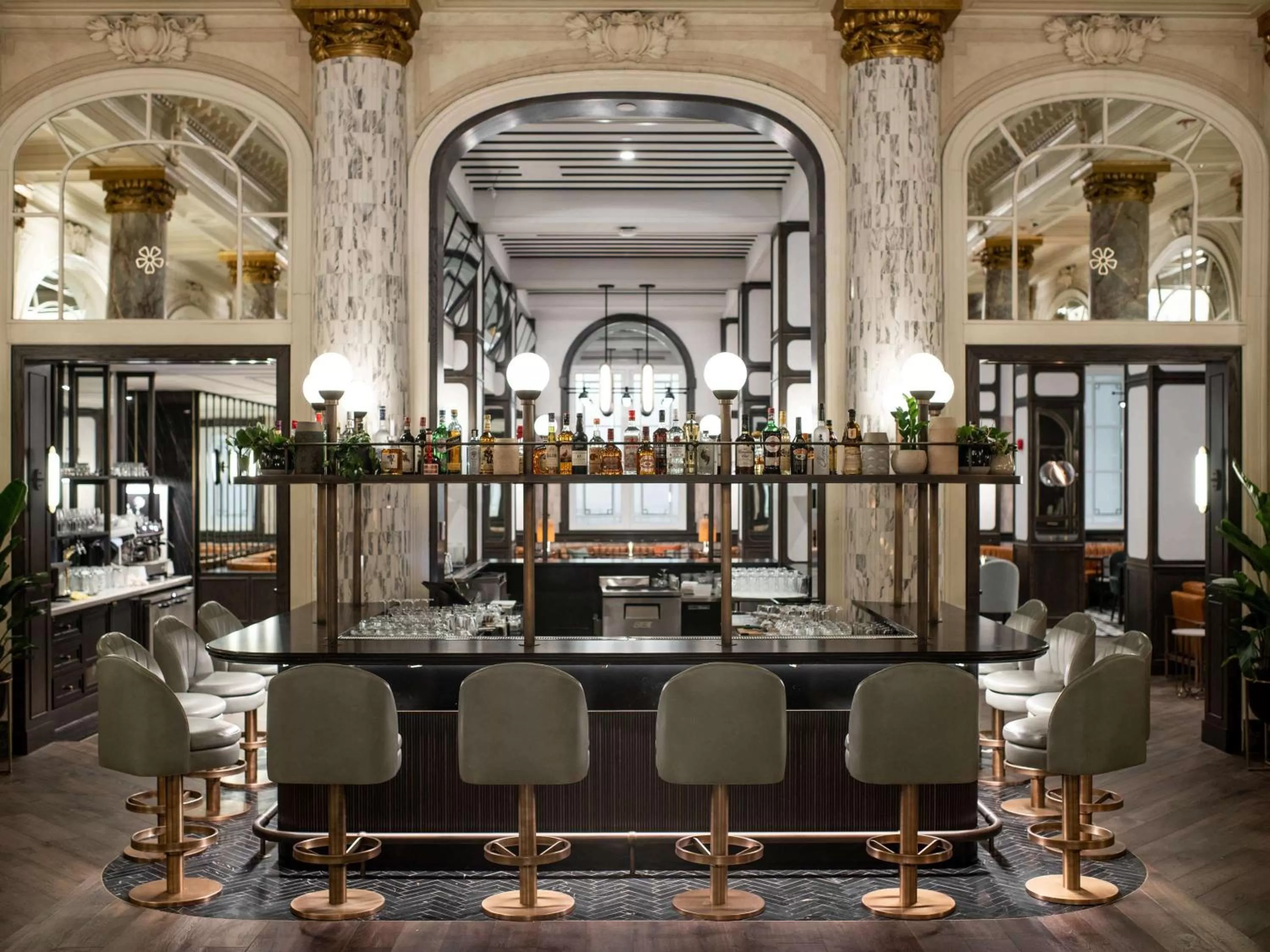 Restaurant/places to eat in Fairmont Palliser