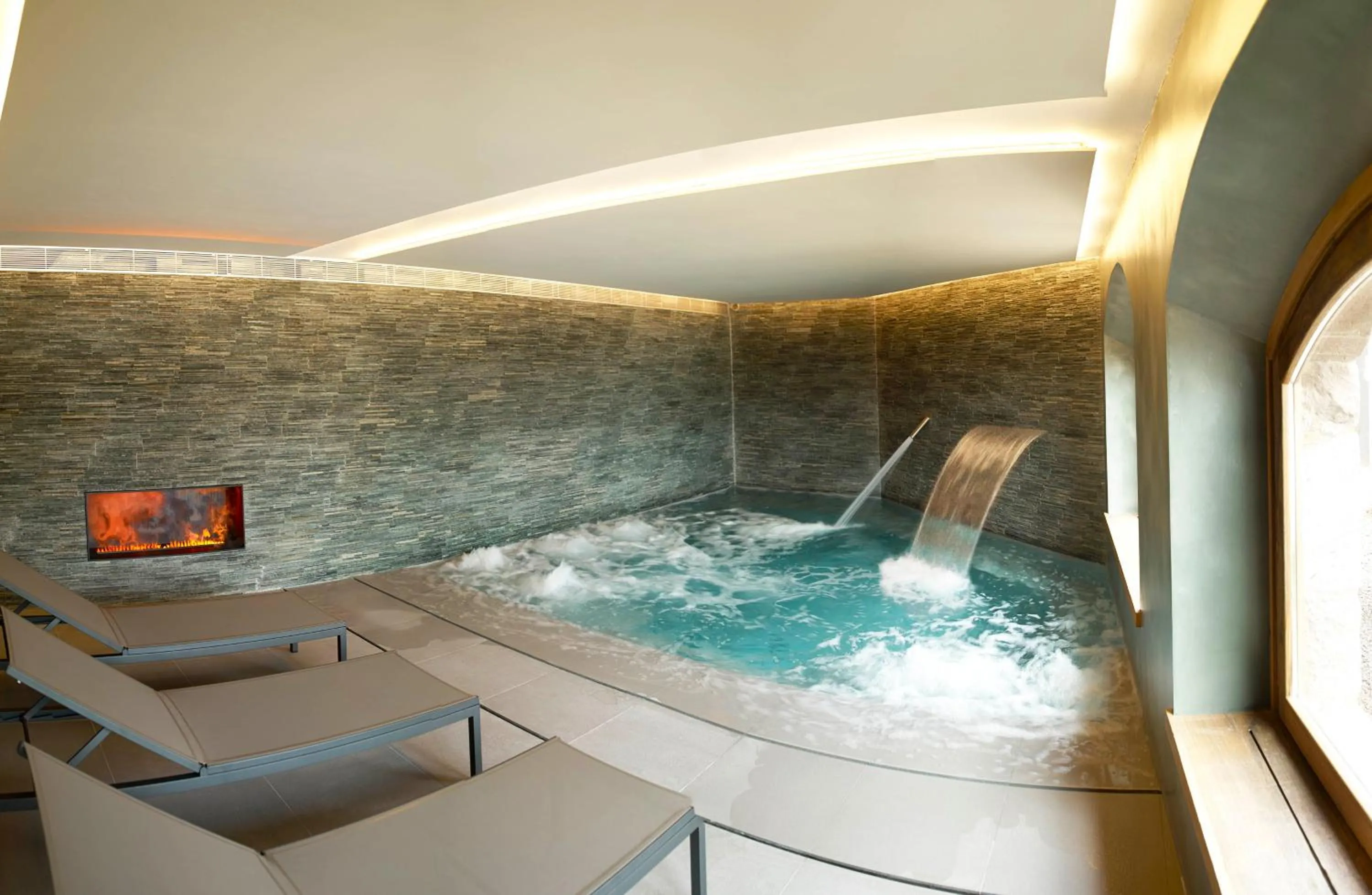 Swimming pool in Hotel Boutique Puig Francó