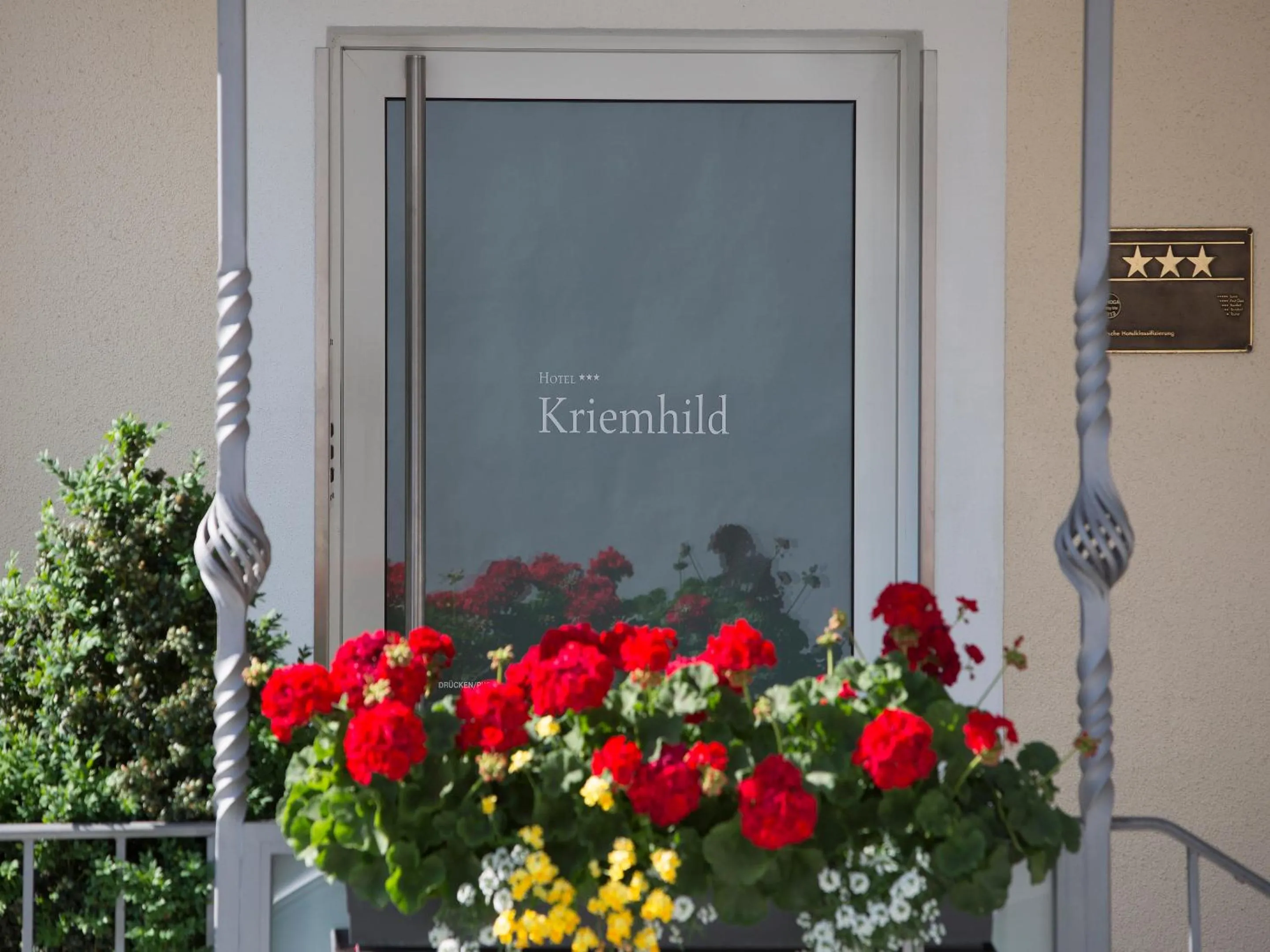 Facade/entrance in Hotel Kriemhild am Hirschgarten