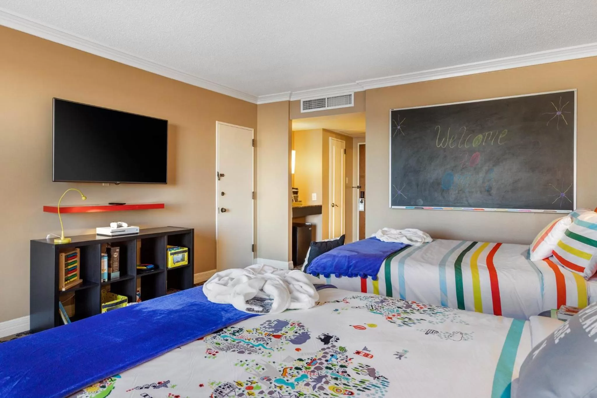 Bedroom, Bed in Omni Houston Hotel