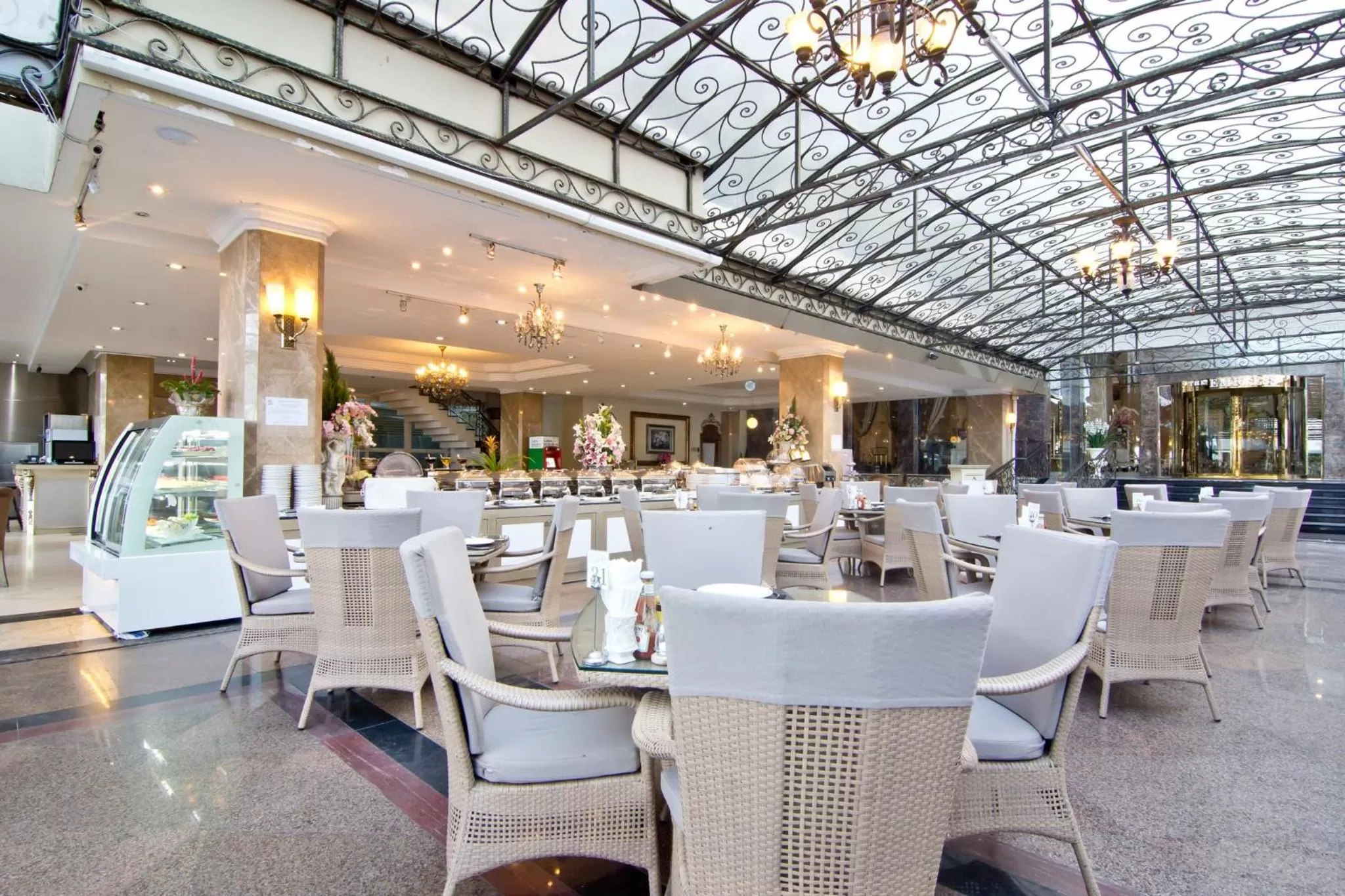 Restaurant/places to eat in LK The Empress