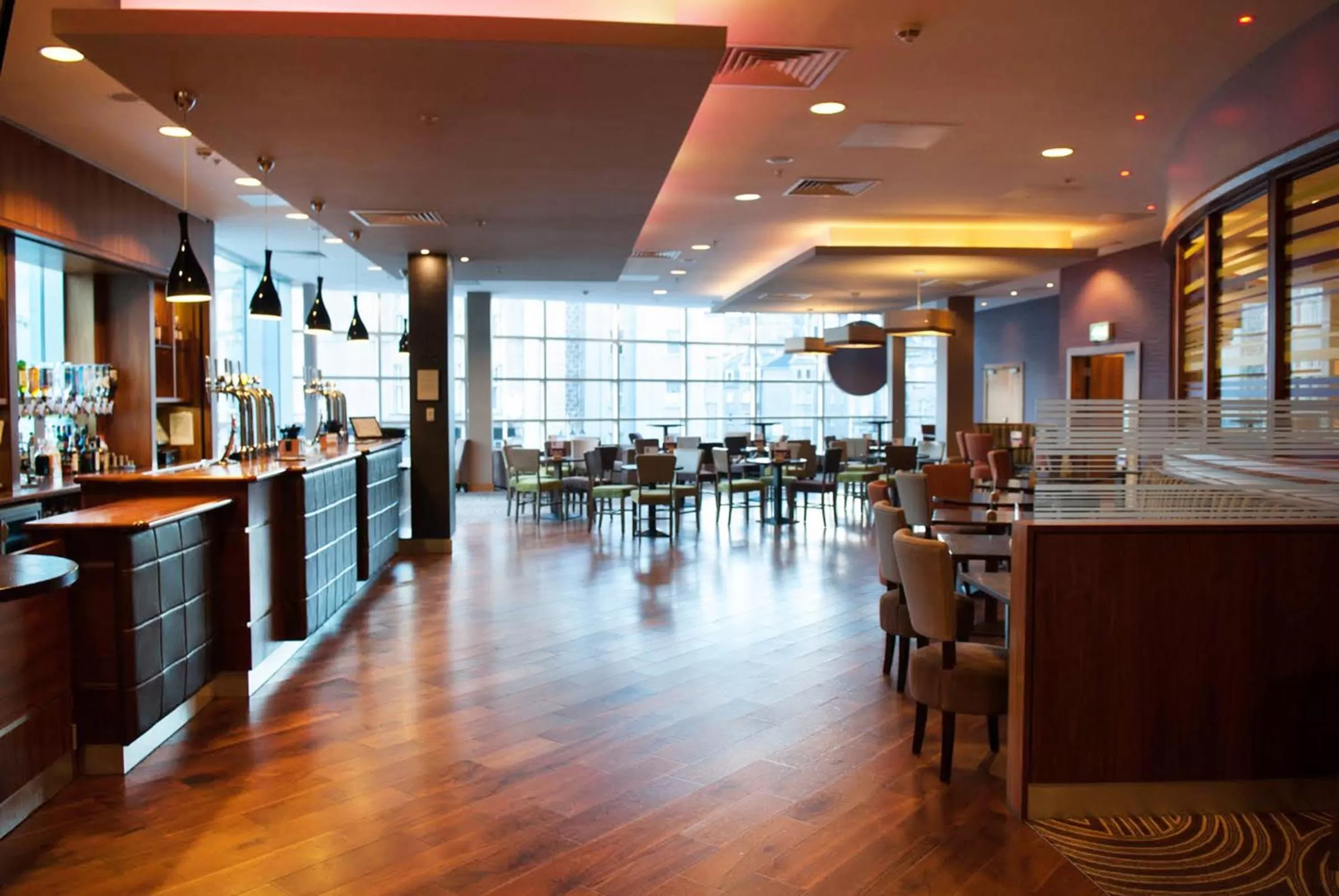 Lounge or bar in Leonardo Hotel Aberdeen