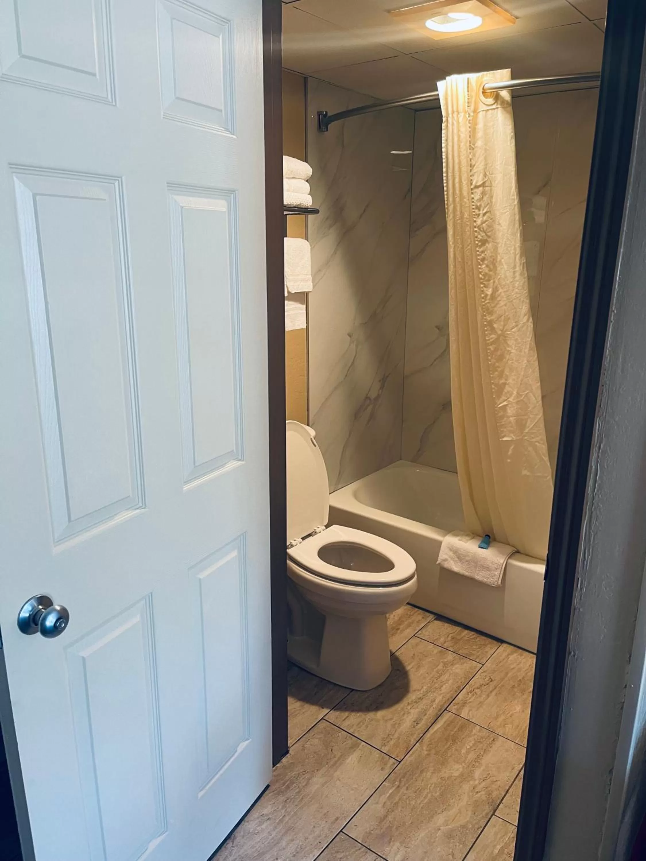 Bathroom in Conner Hill Motor Lodge