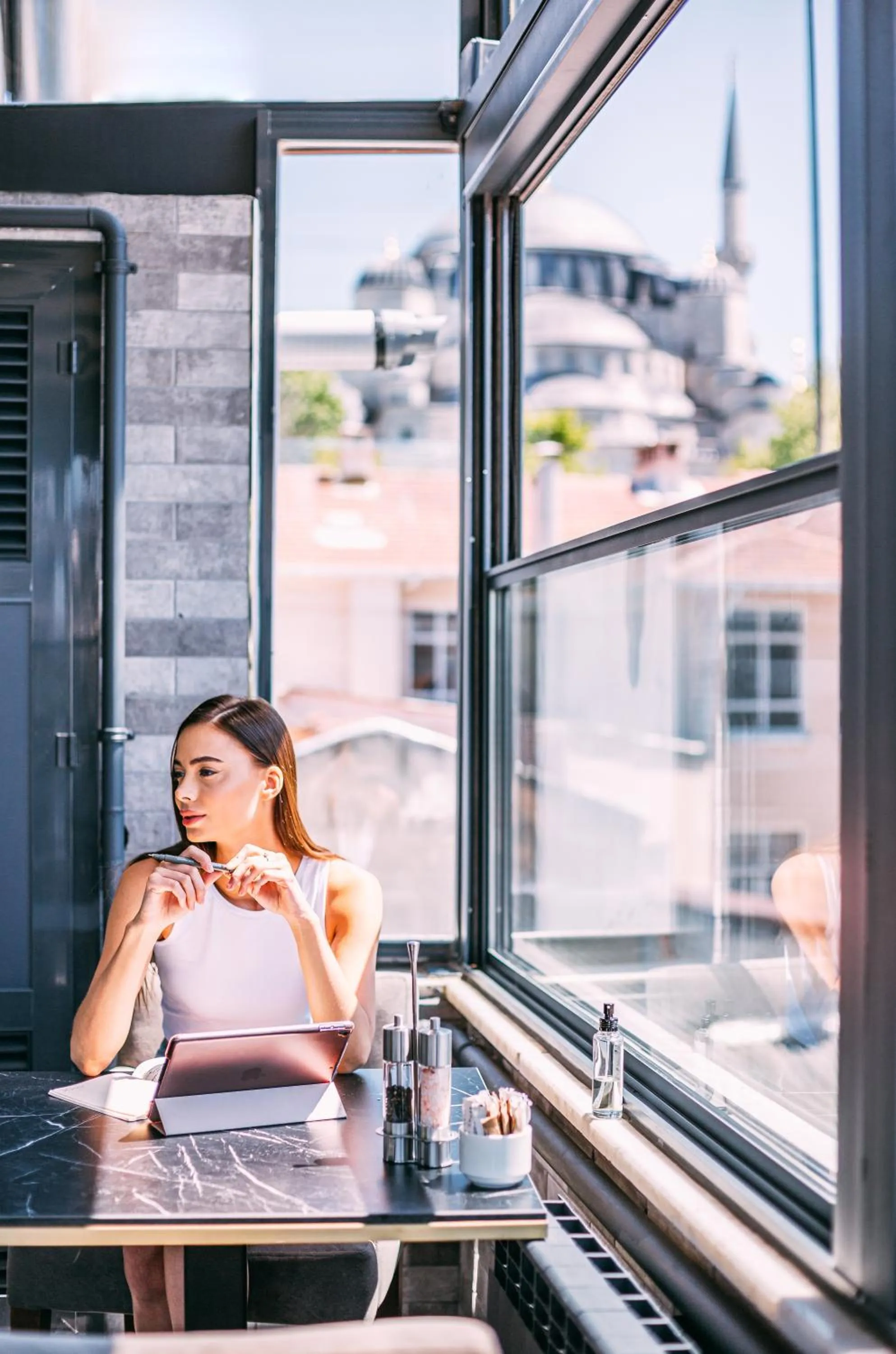 Restaurant/places to eat in RW BOUTIQUE HOTEL