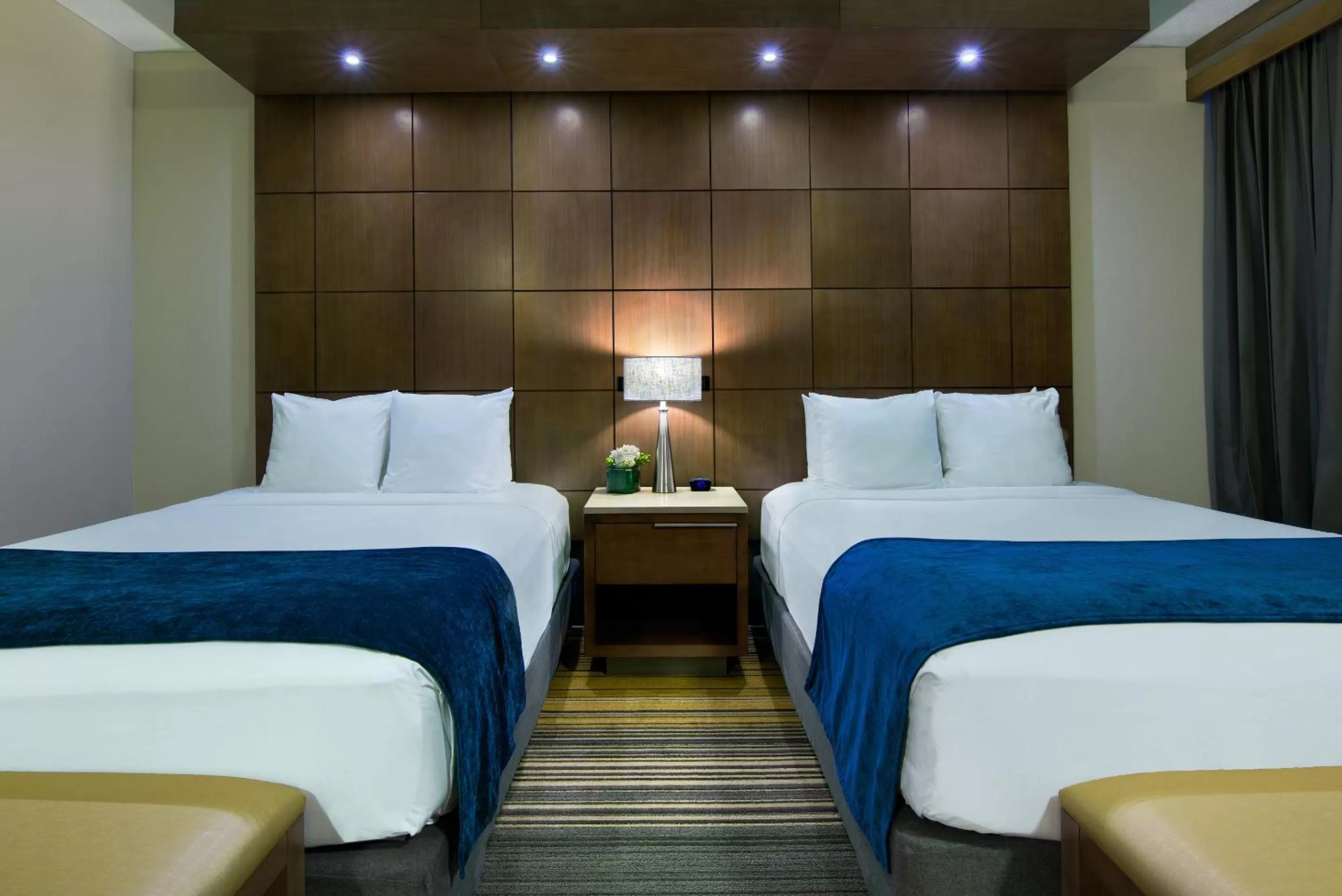 Bedroom, Bed in Oxford Suites Spokane Downtown