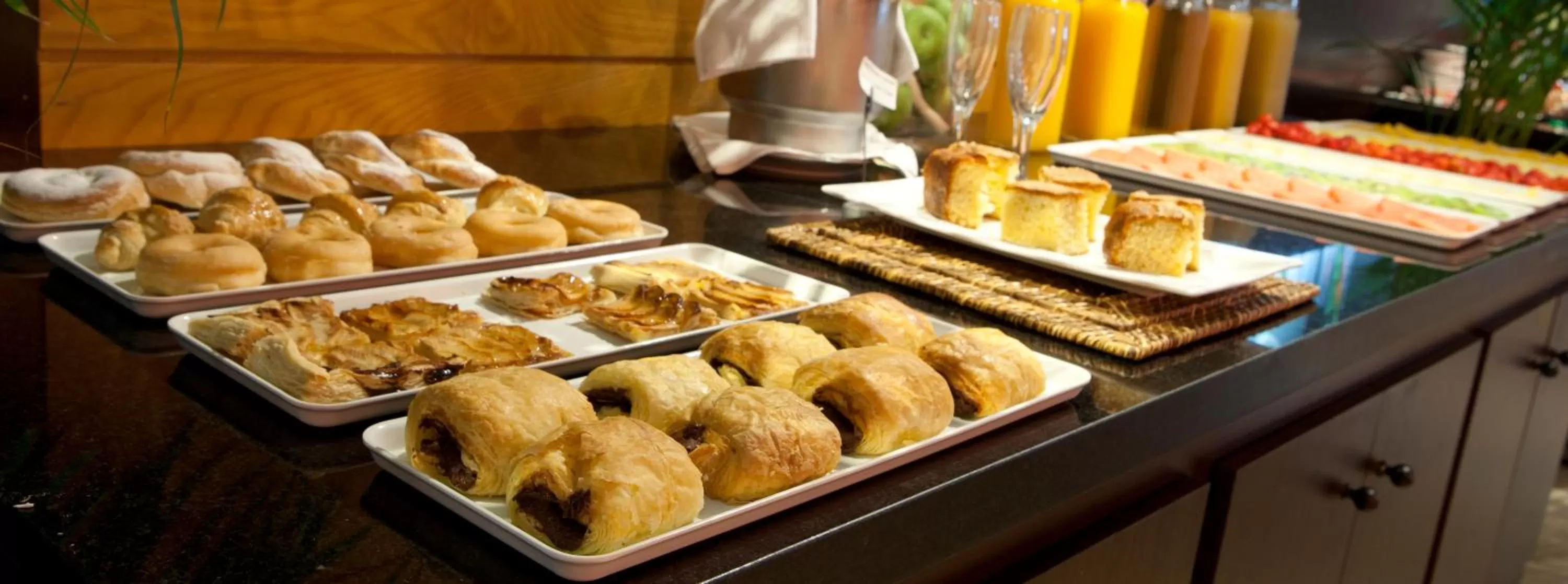 Buffet breakfast in Intelier Rosa