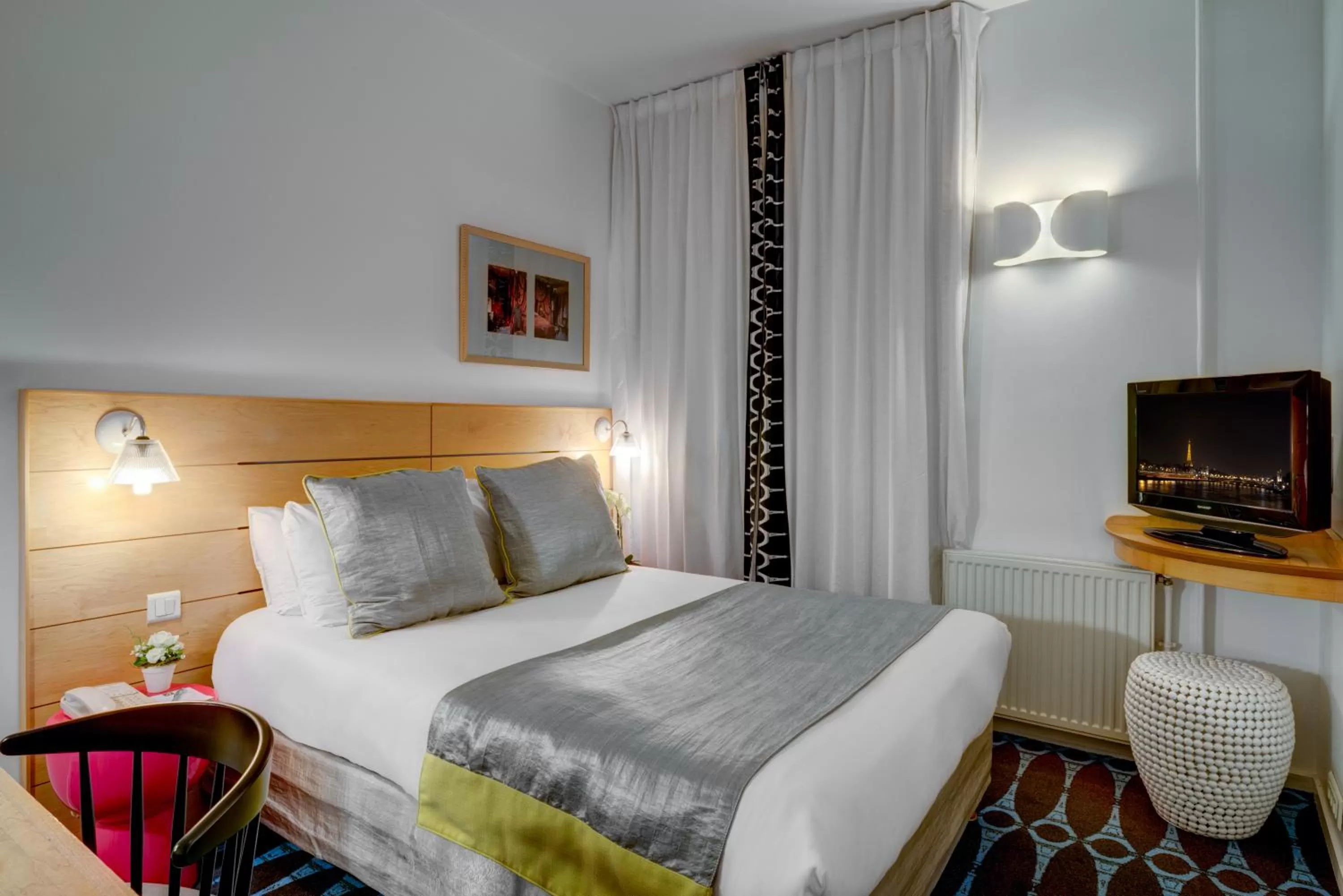 Bedroom, Bed in Hotel Lorette - Astotel