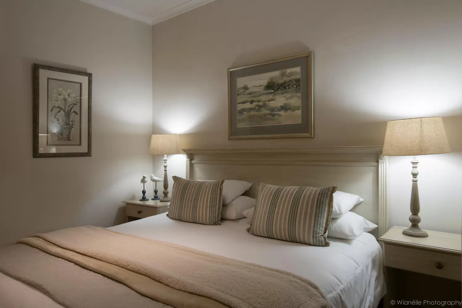 Bedroom, Bed in Carslogie House