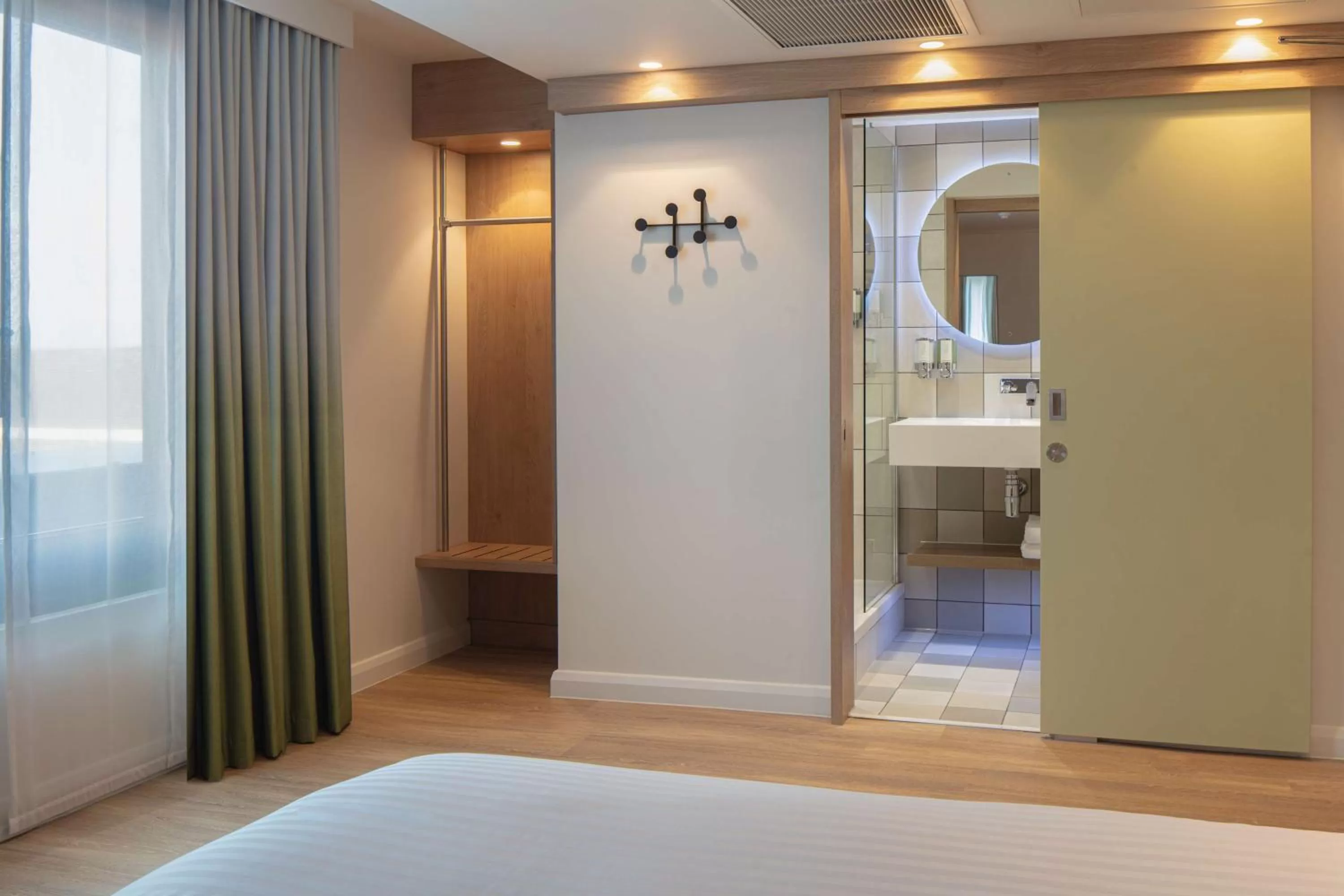 Bathroom, Bed in Hampton by Hilton York Piccadilly