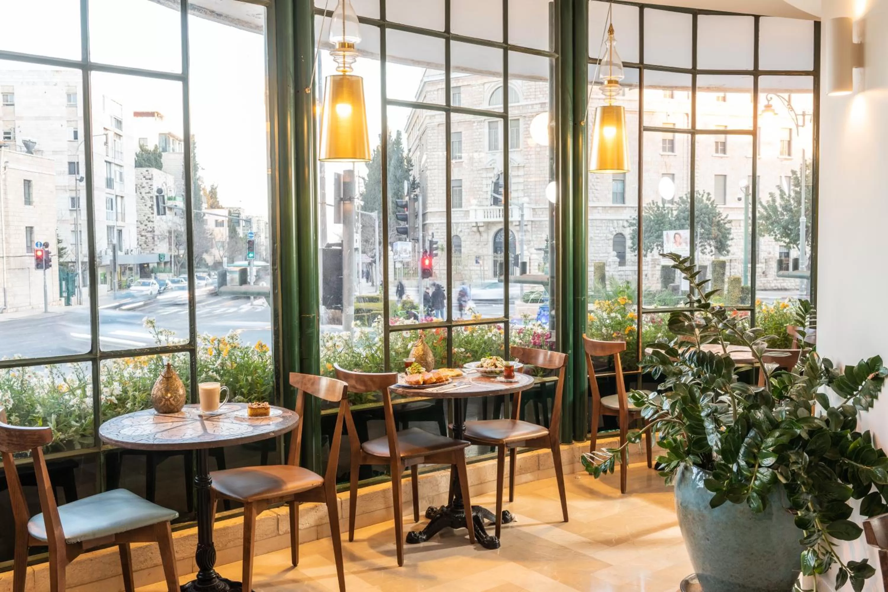 Restaurant/places to eat in Prima Kings Hotel