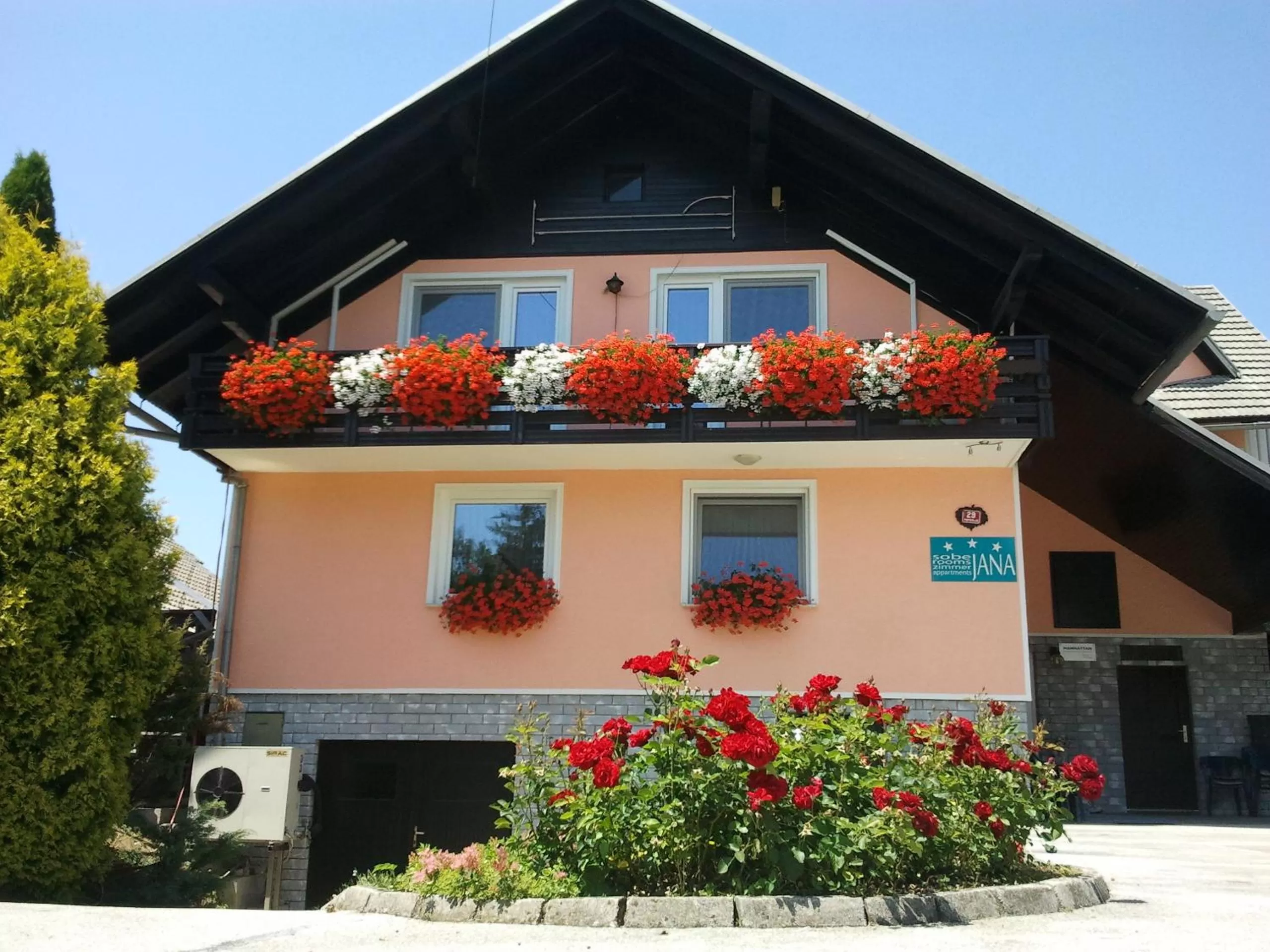 Facade/entrance in Rooms & Apartments Jana