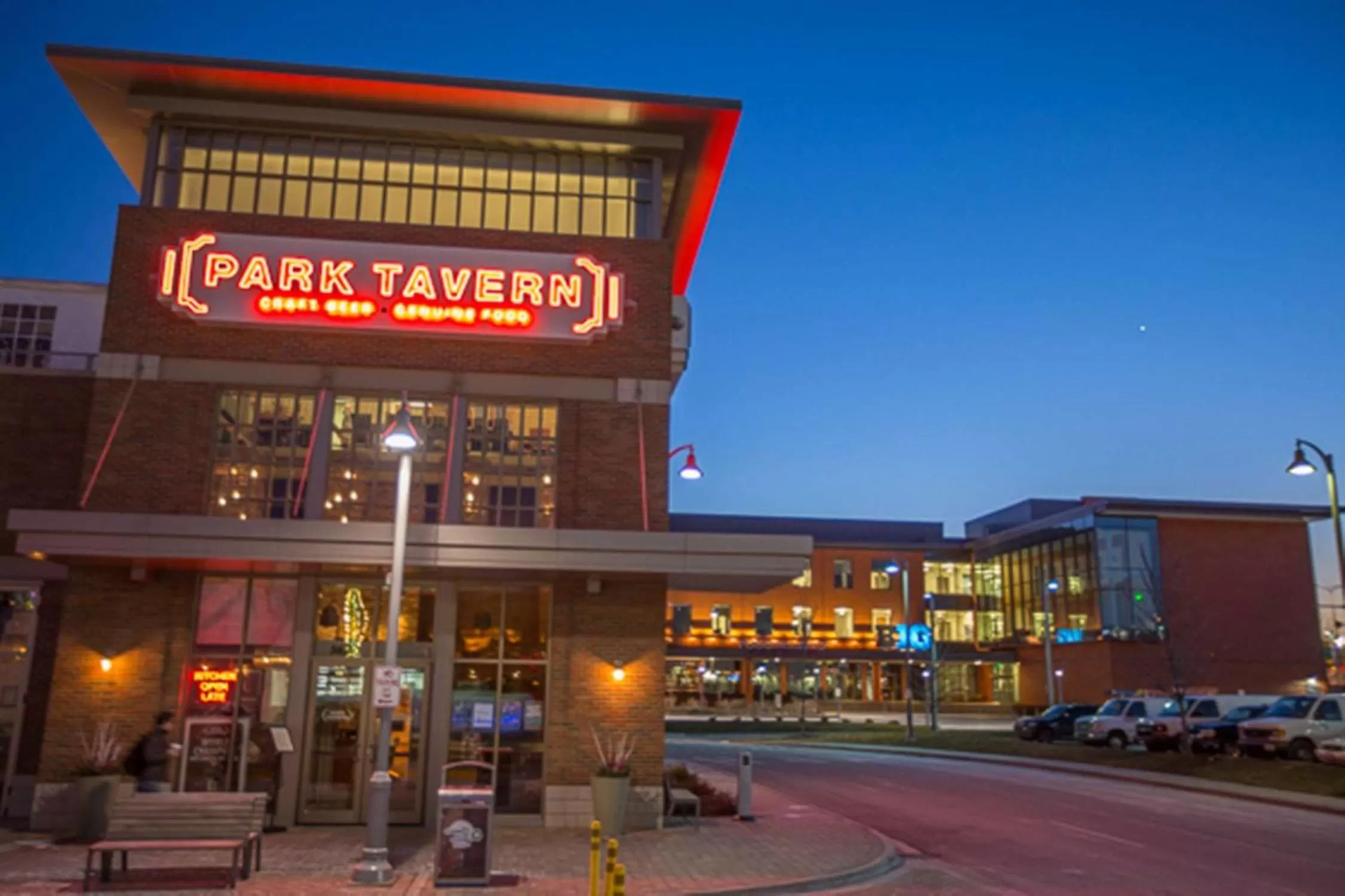 Restaurant/places to eat in Embassy Suites by Hilton Chicago O'Hare Rosemont