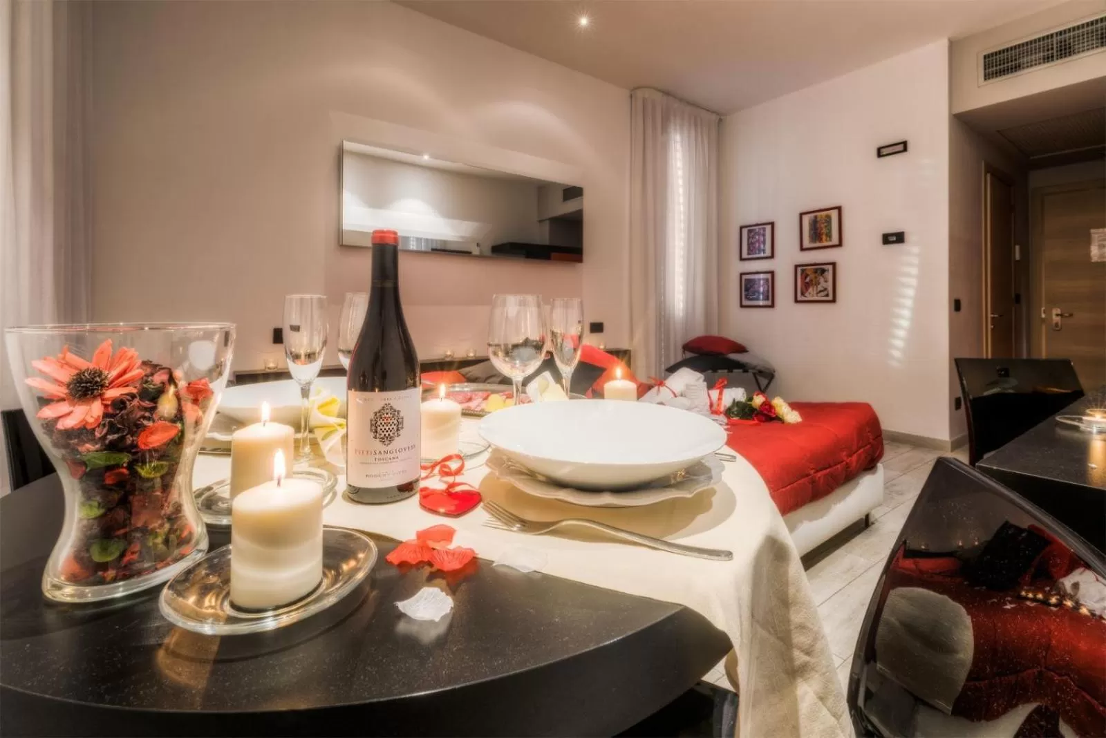 Photo of the whole room in Blue Shades Hotel